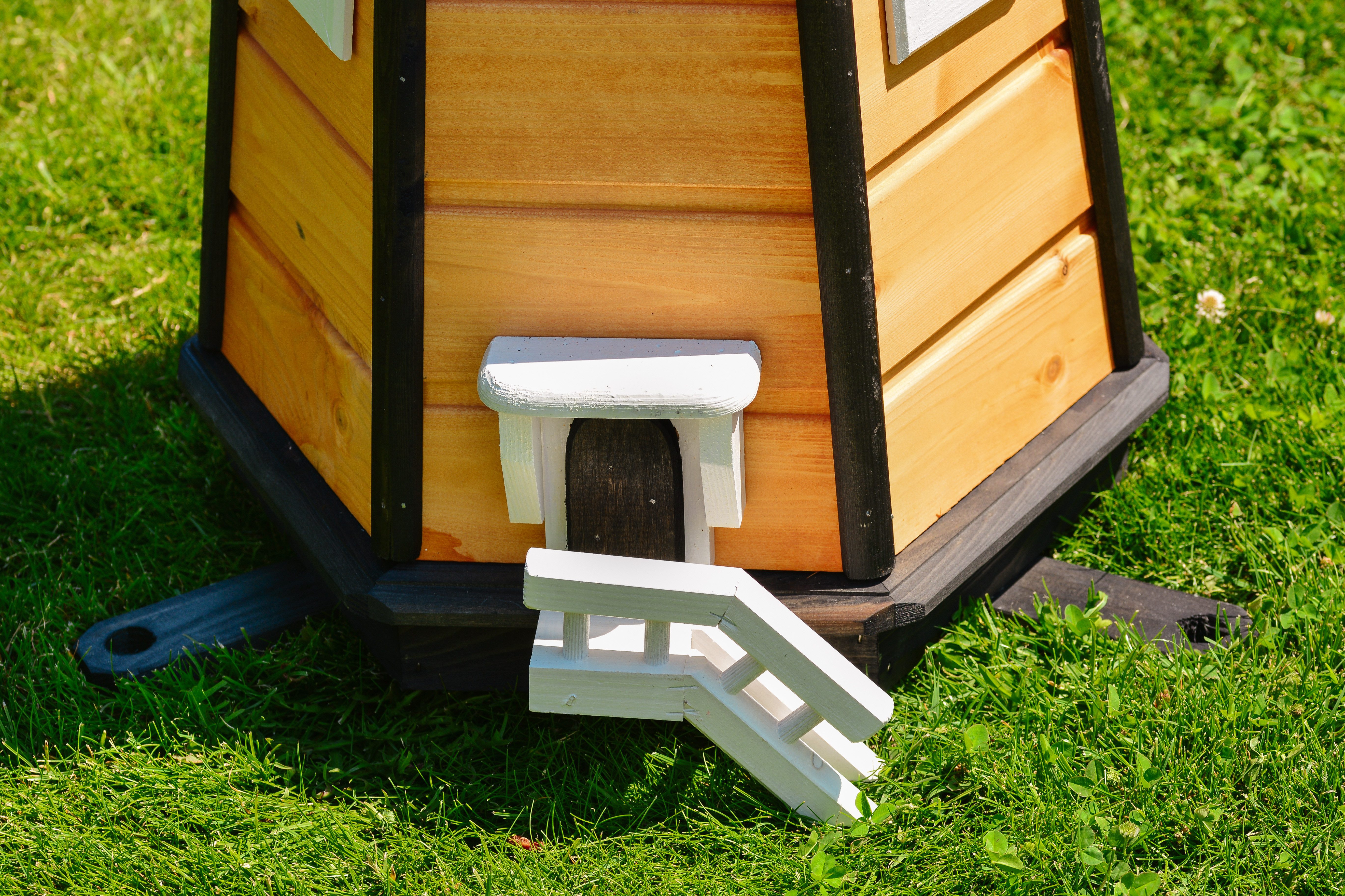 DSH DEKO SHOP HANNUSCH Gartenfigur Leuchtturm 1,10 m aus Holz mit 230 V Beleuchtung