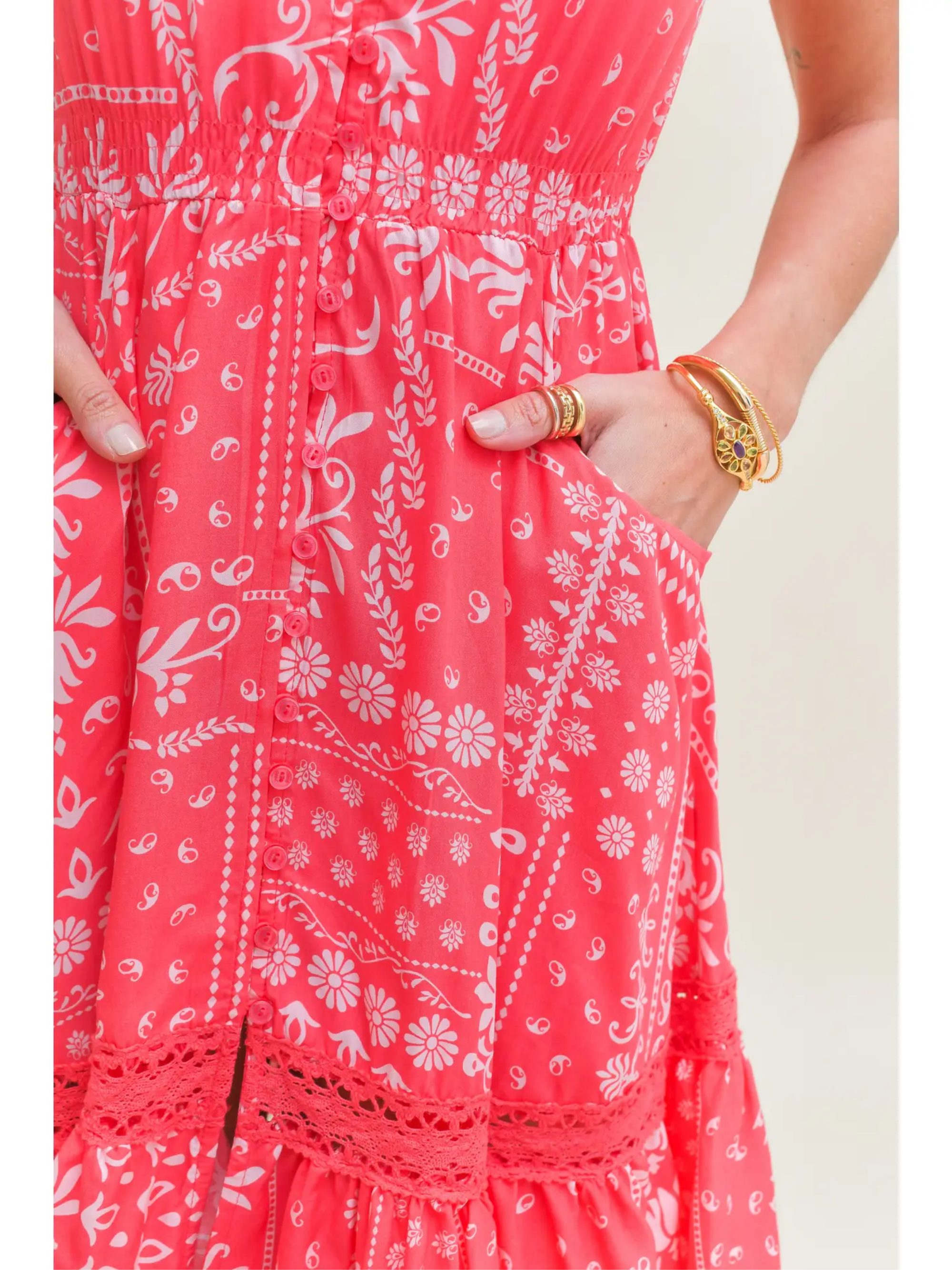 ANNIS Fashion & Accessoires Sommerkleid "CORAL BREEZE" v. Jaase (1-tlg) Minikleid mit Paisley-Print, Häkelborte und Taschen, Viskose