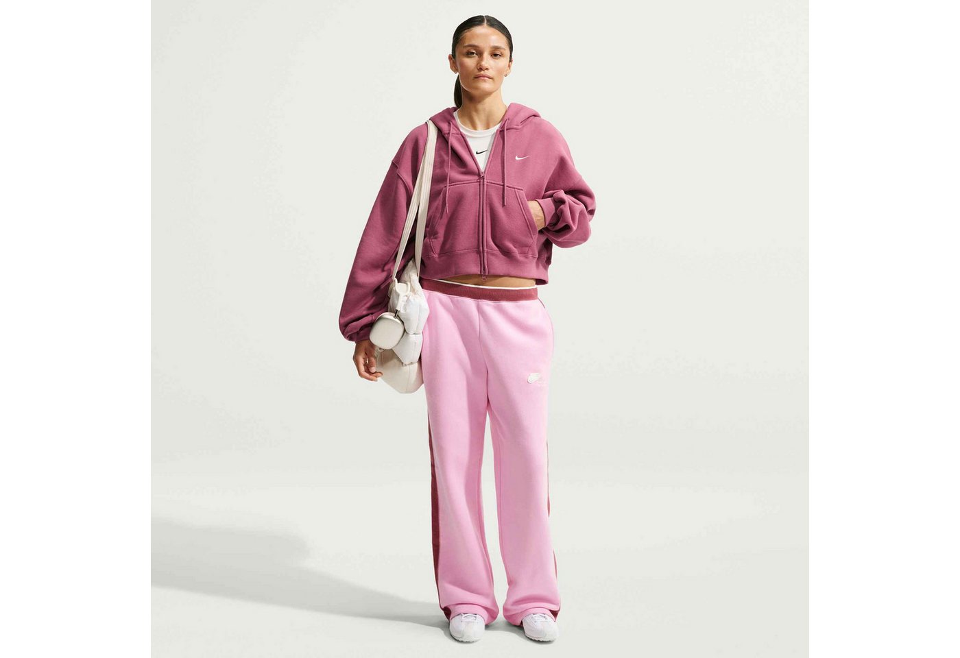 Nike Sportswear Kapuzensweatjacke W NK STDO FLC MW OS CRP FZ HDY mit Kapuze, Langarm, aus angerauter Sweatware, normale Schnittform