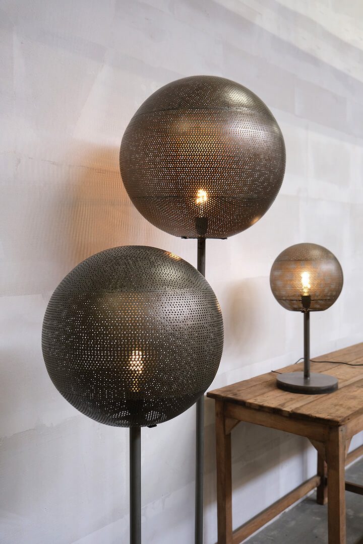 Trademark Living Lampenschirm Moonlight Stehlampe aus Eisen mit perforiertem Lampenschirm