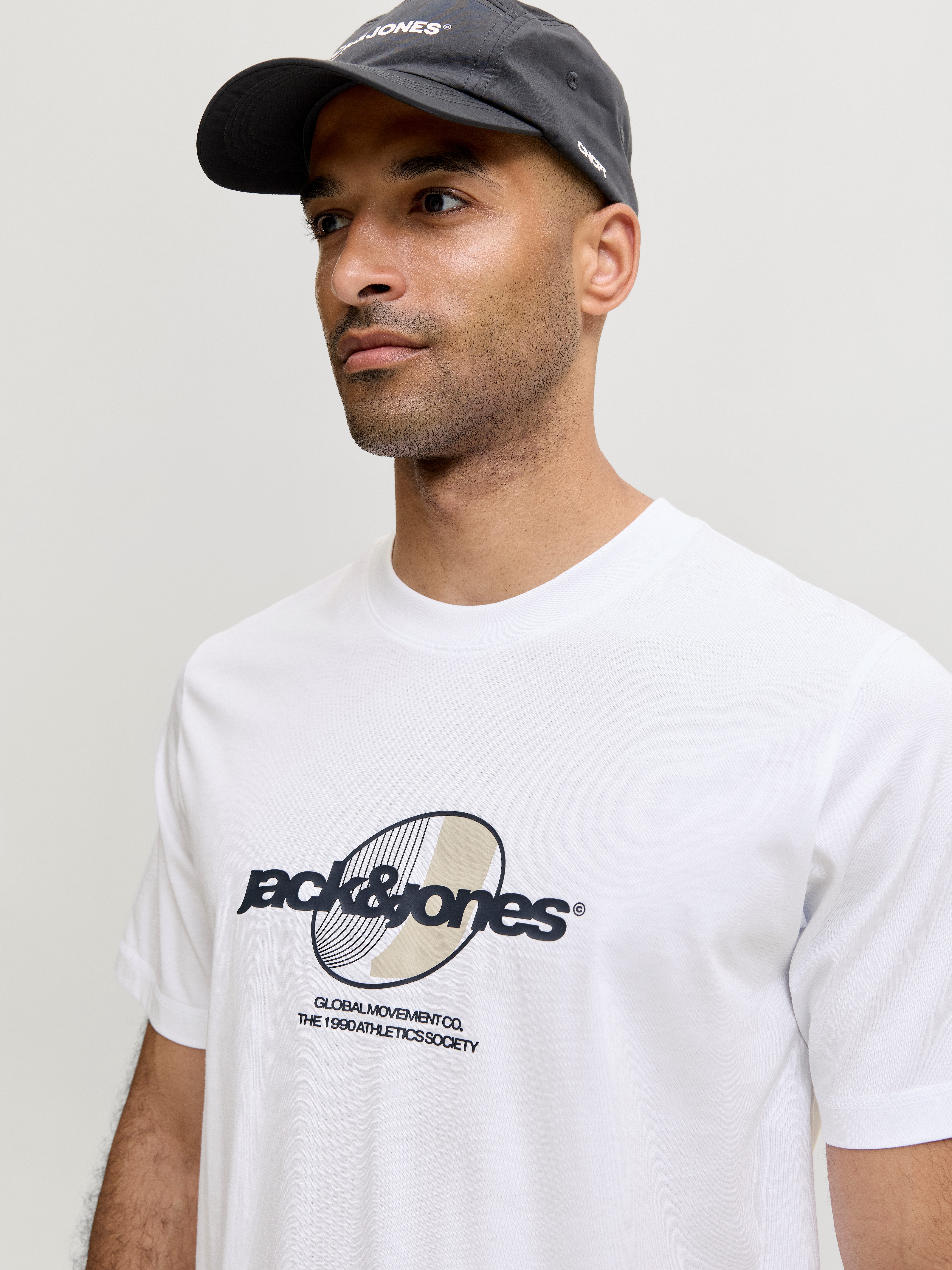 Jack & Jones Rundhalsshirt JCOCLUB GRAPHIC FRONT PRINT TEE SS CN Baumwolle, regular fit – Bild 2 von 5