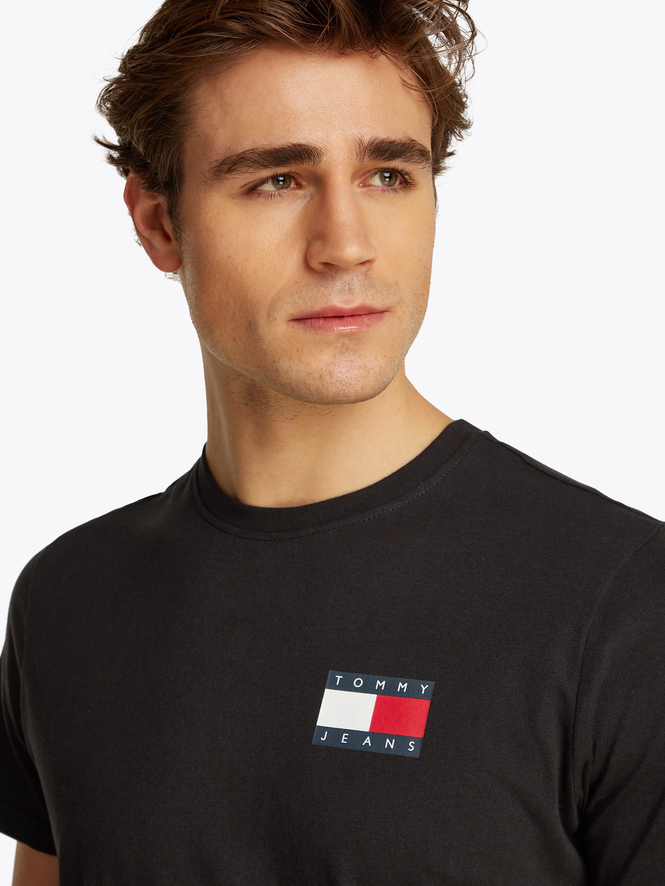 Tommy Jeans T-Shirt TJM SLIM FIT ESSENTIAL FLAG mit Rundhalsausschnitt