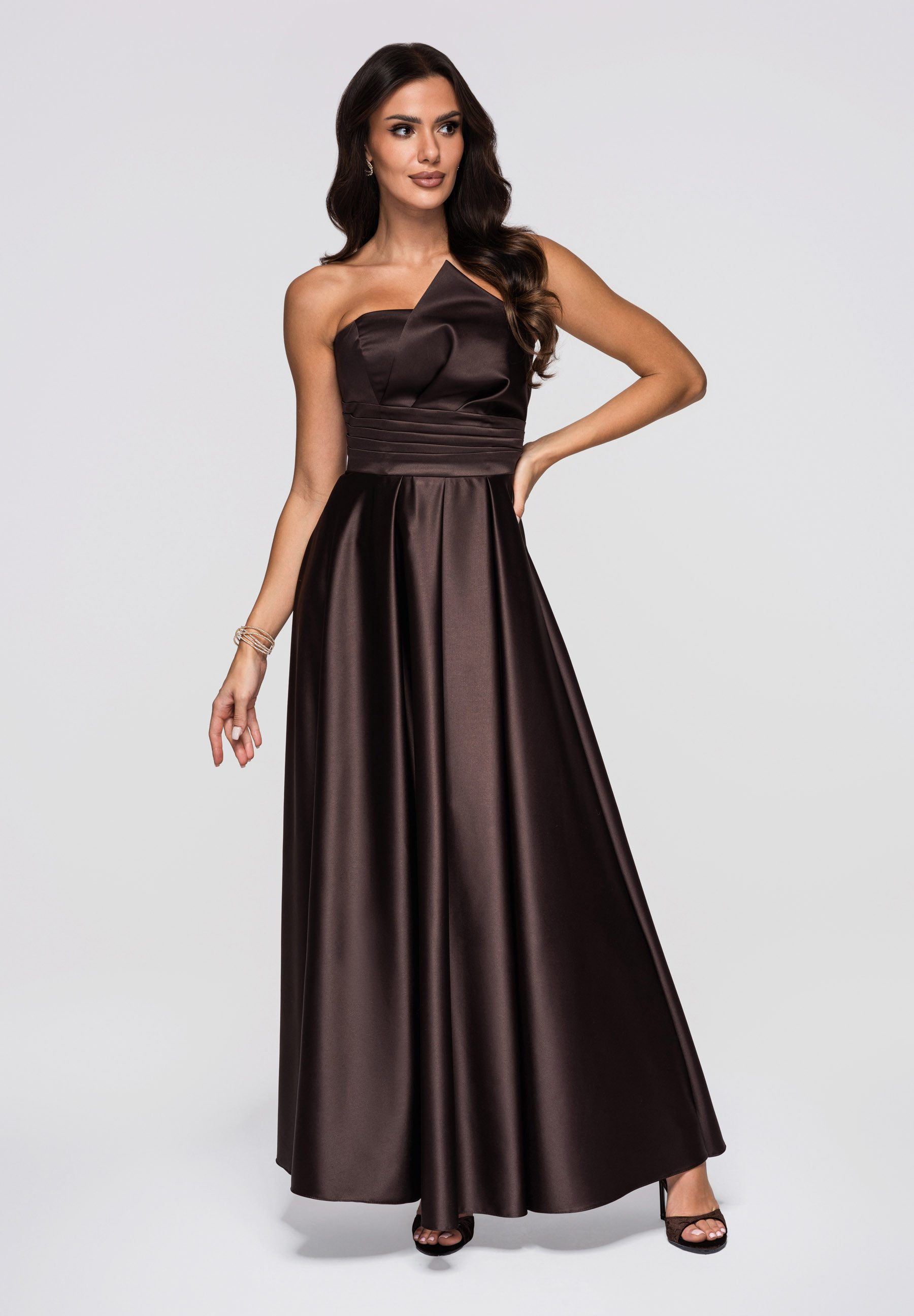 Abendkleid Trägerloses Satinkleid mit hohem Schlitz