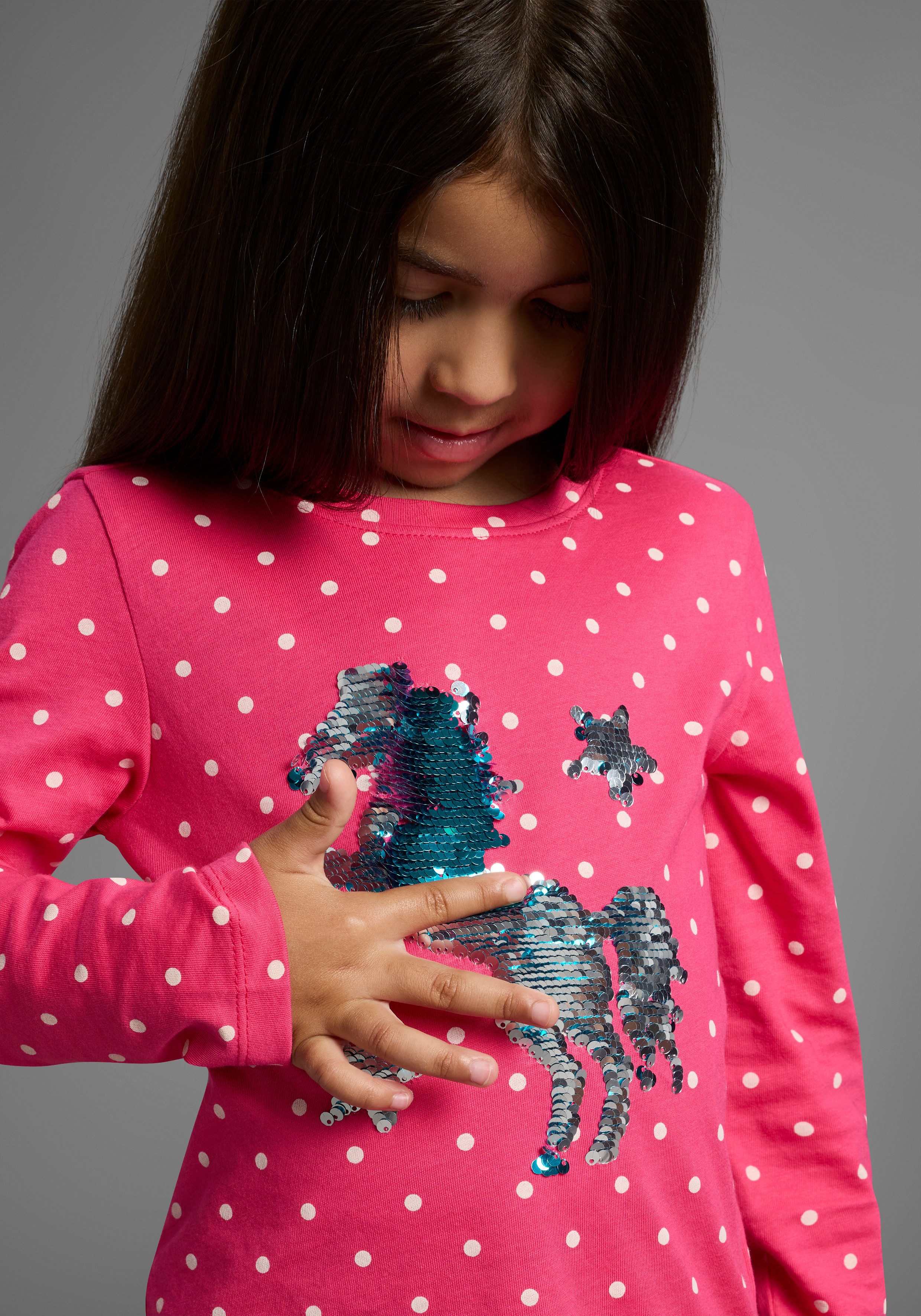 KIDSWORLD Langarmshirt für kleine Mädchen Langarm, Basic-Passform, bedruckt, Rundhalsausschnitt. € 13,99, (€ 13,99 pro 1 Stk).