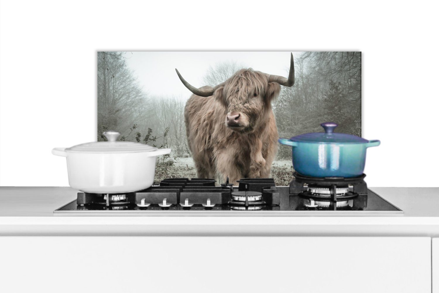 MuchoWow Küchenrückwand Schottischer Highlander - Wald - Nebel - Kuh - Tiere - Natur, (1-tlg), 60x30 cm, Wandschutz, gegen Fett und Schmutzflecken für Küchen