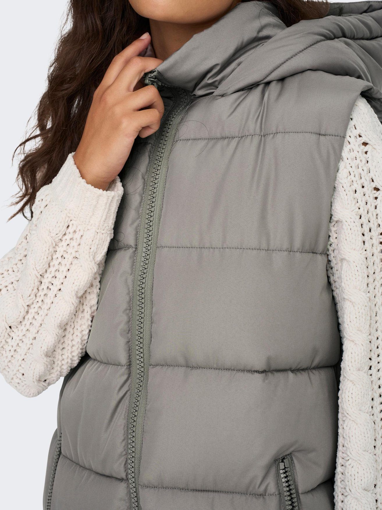 mit Kapuze Steppweste 6401 de YONG Steppweste Taupe Lange JACQUELINE in JDYVISKAS Puffer