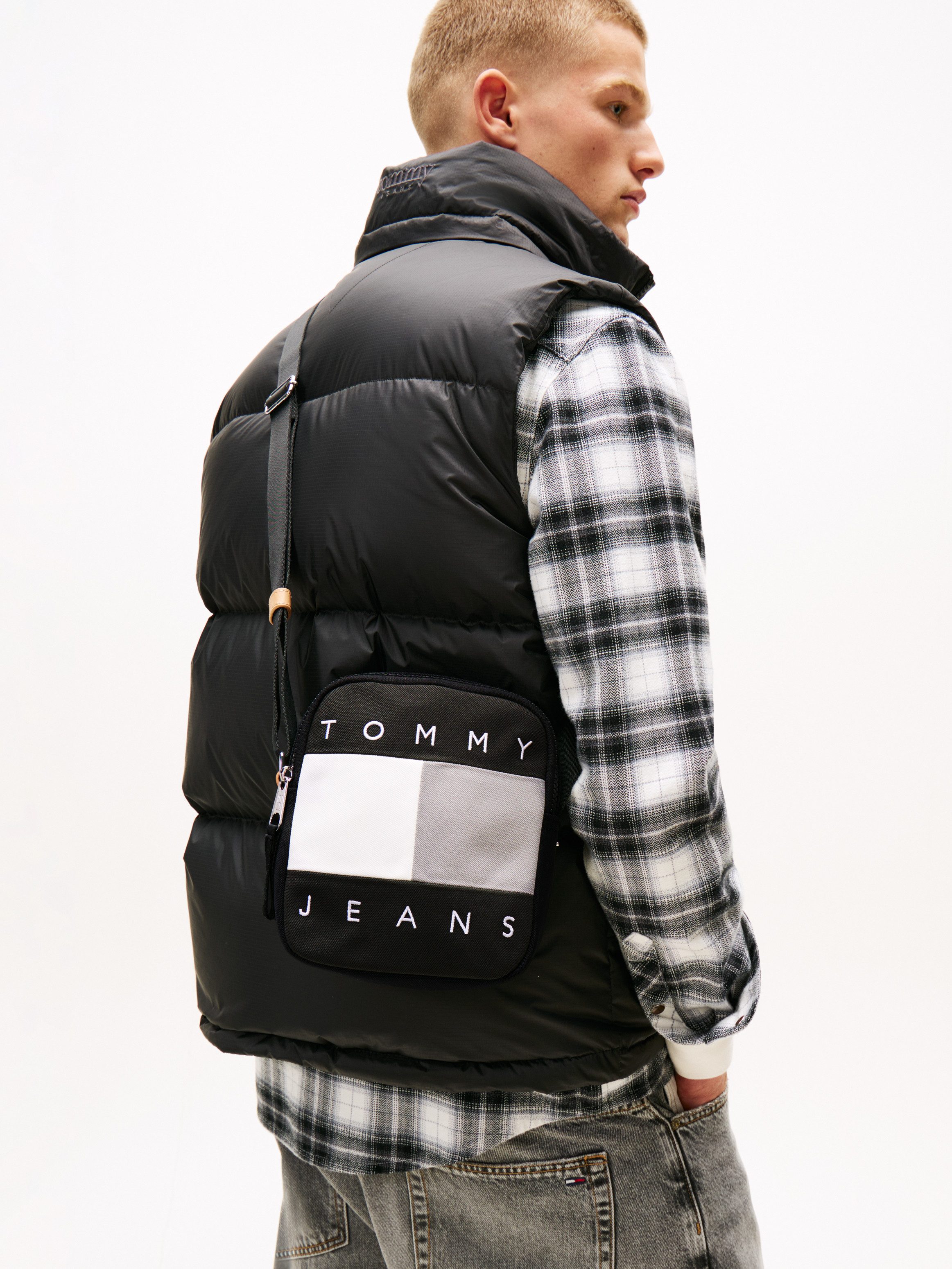 Tommy Jeans Umhängetasche TJM ARCHIVE REPORTER, Men Schultertasche mit plakativem Logoschriftzug