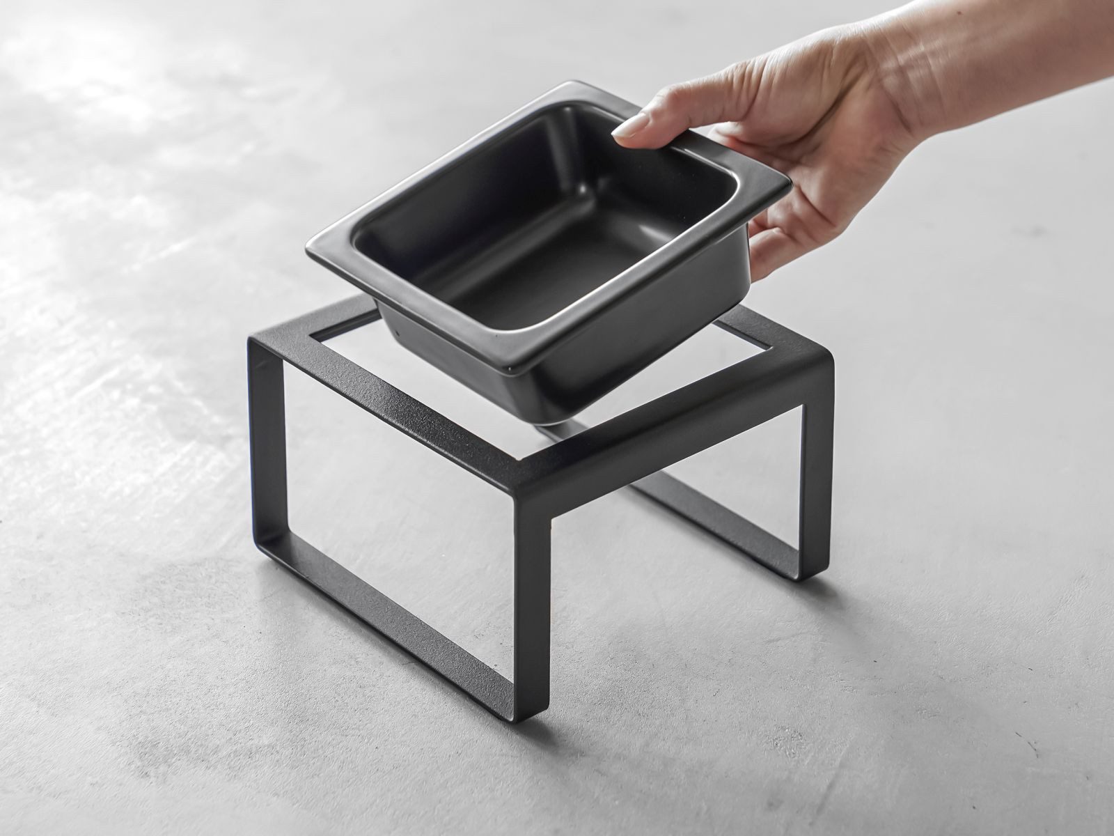 Yamazaki Futternapf Tower Einzelnapf 1 Schale Metallgestell für Hunde und Katzen, Keramik, Fressnapf, Napf, für Katzen und kleine Hunde, Futterstation