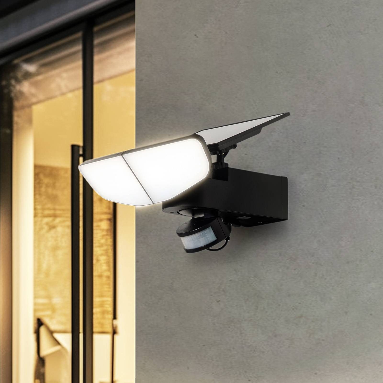 Lindby Außen-Wandleuchte Naelin, LED, Kunststoff Schwarz warmweiß IP44mit Bewegungsmelder, LED 4,8 W gesamt, warmweiß