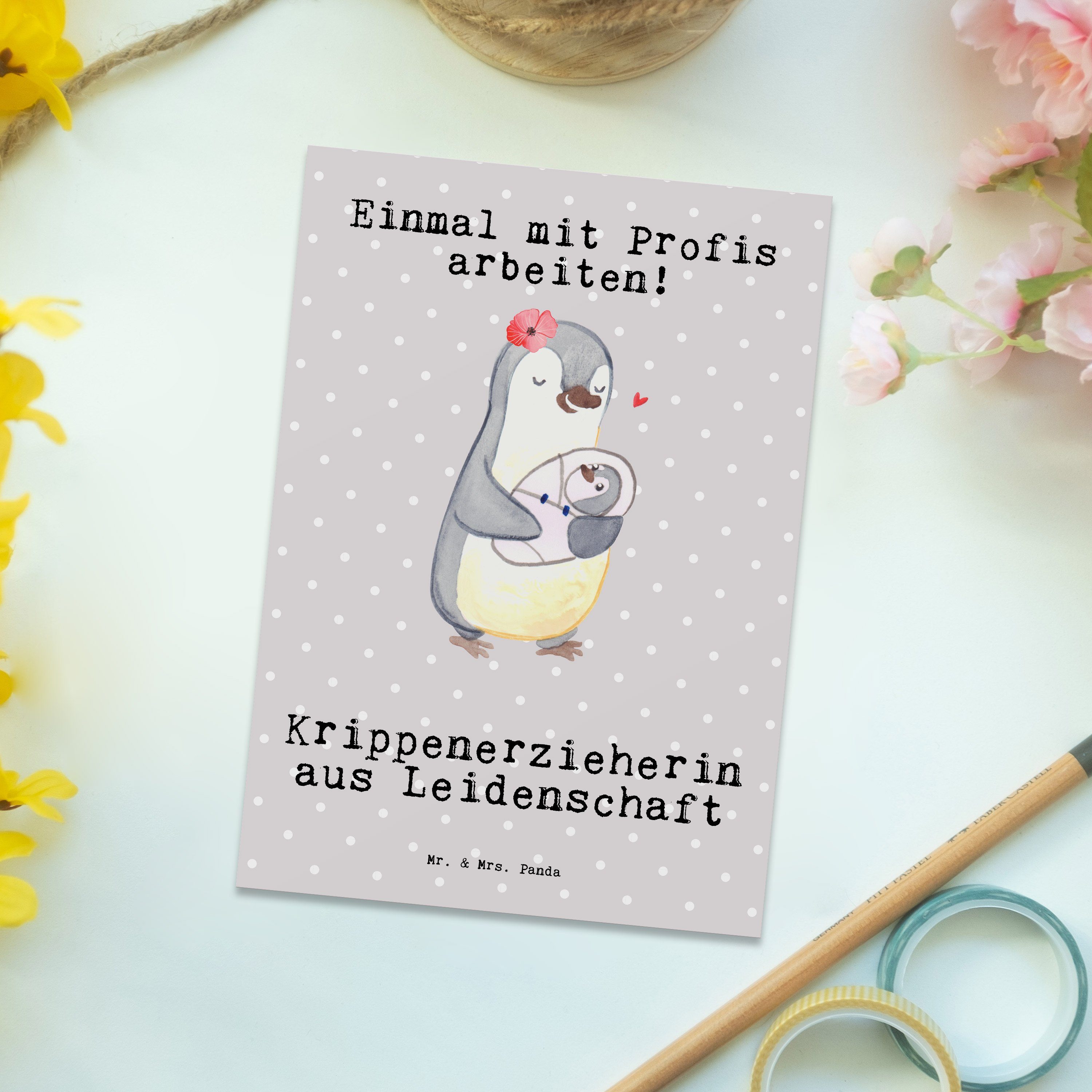 Mr. & Mrs. Panda Postkarte Krippenerzieherin aus Leidenschaft - Grau Pastell - Geschenk, Einladu