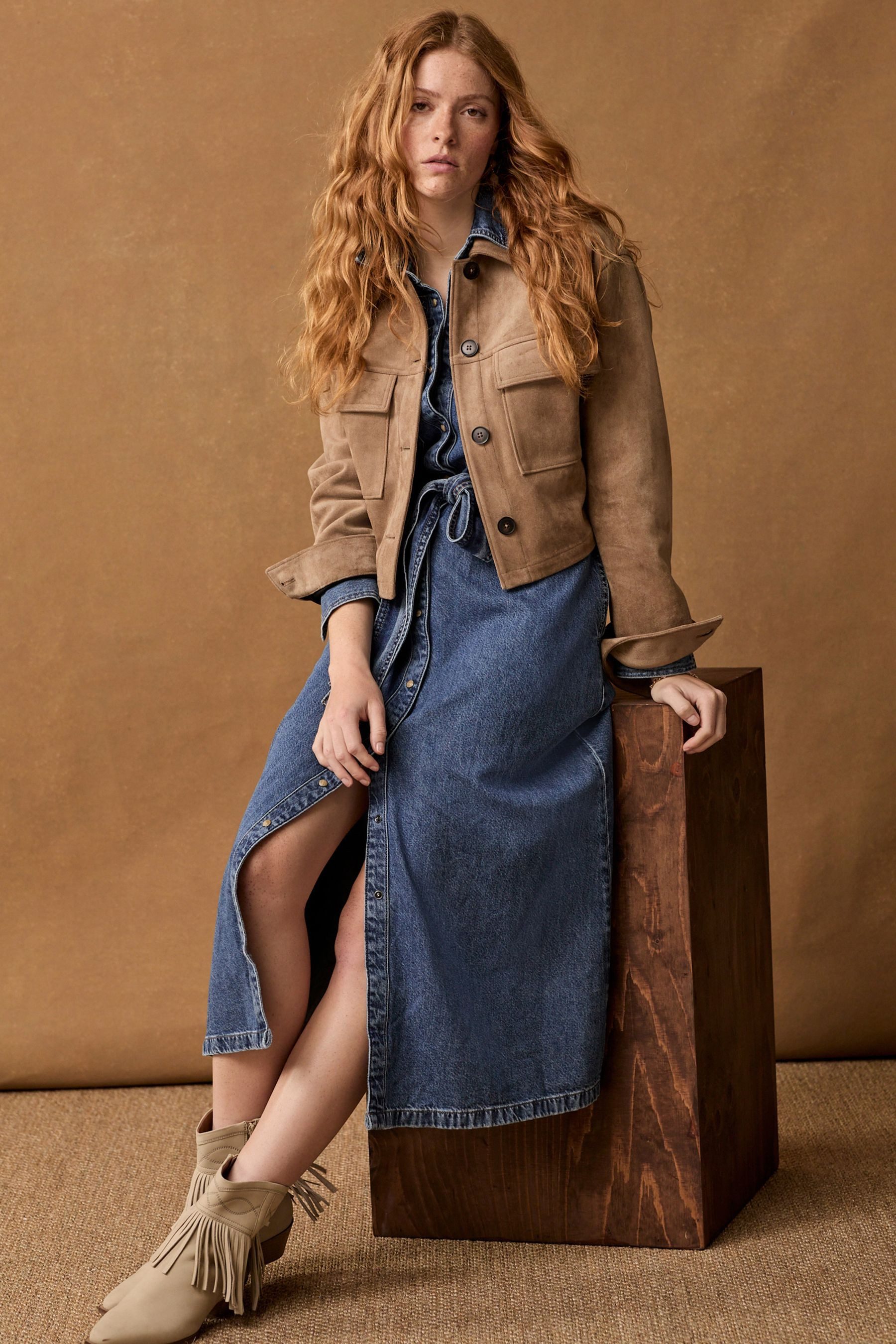 Next Jeanskleid Jeans-Midikleid mit gestuftem Frontsaum (1-tlg)