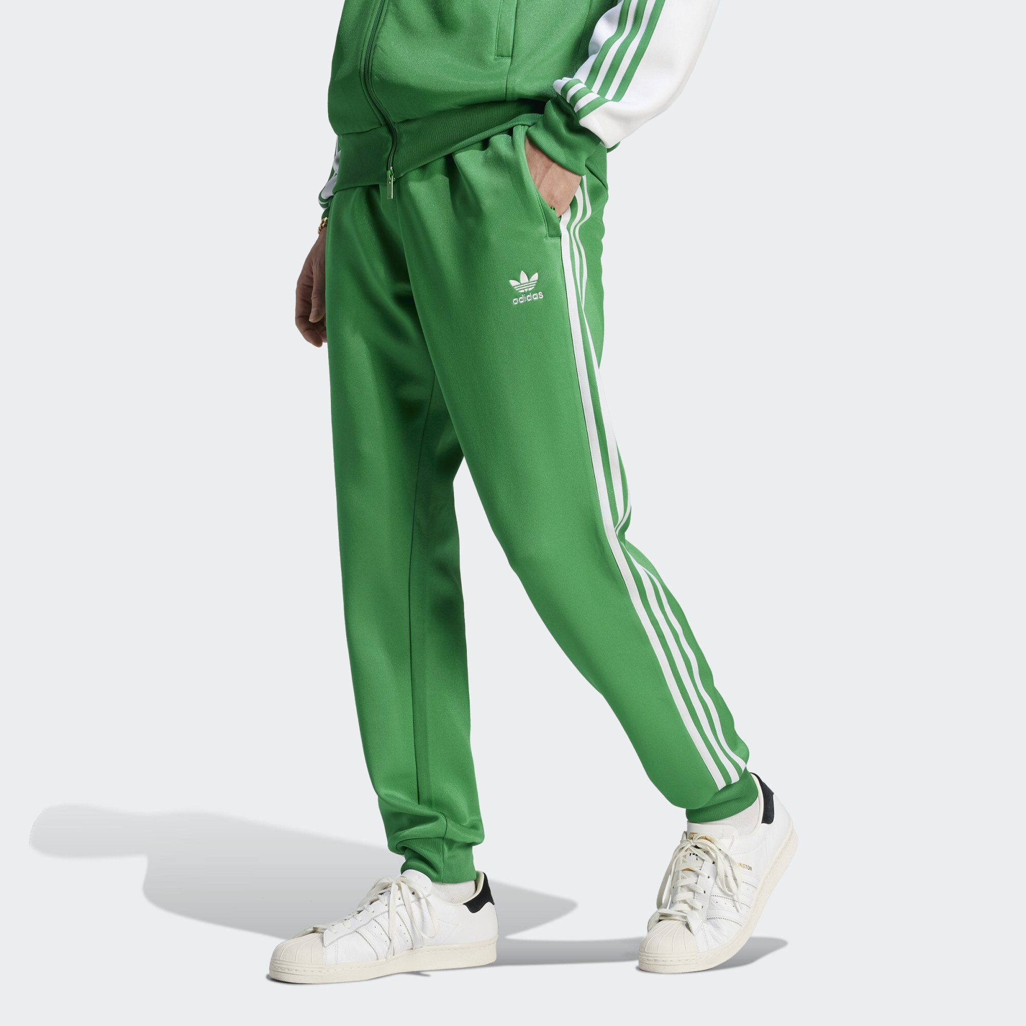 adidas Originals Jogginghose ADICOLOR CLASSICS+ SST TRAININGSHOSE Green / Silver Metallic / White