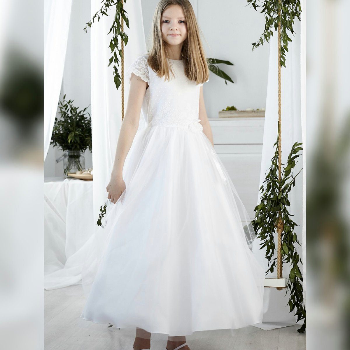 Dalary Tüllkleid Blumenmädchenkleid Kommunionkleid Dalary DK-223 Weiß
