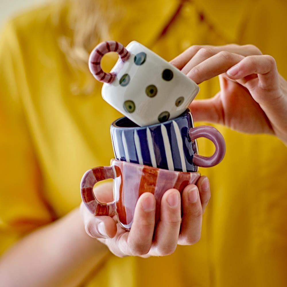 Bloomingville Tasse Nini Blue, Steingut, D6,5xH5 cm, Steingut, Handbemalt, Gestreift, Design Becher, Dekorativ, Unikat, Sammlertasse