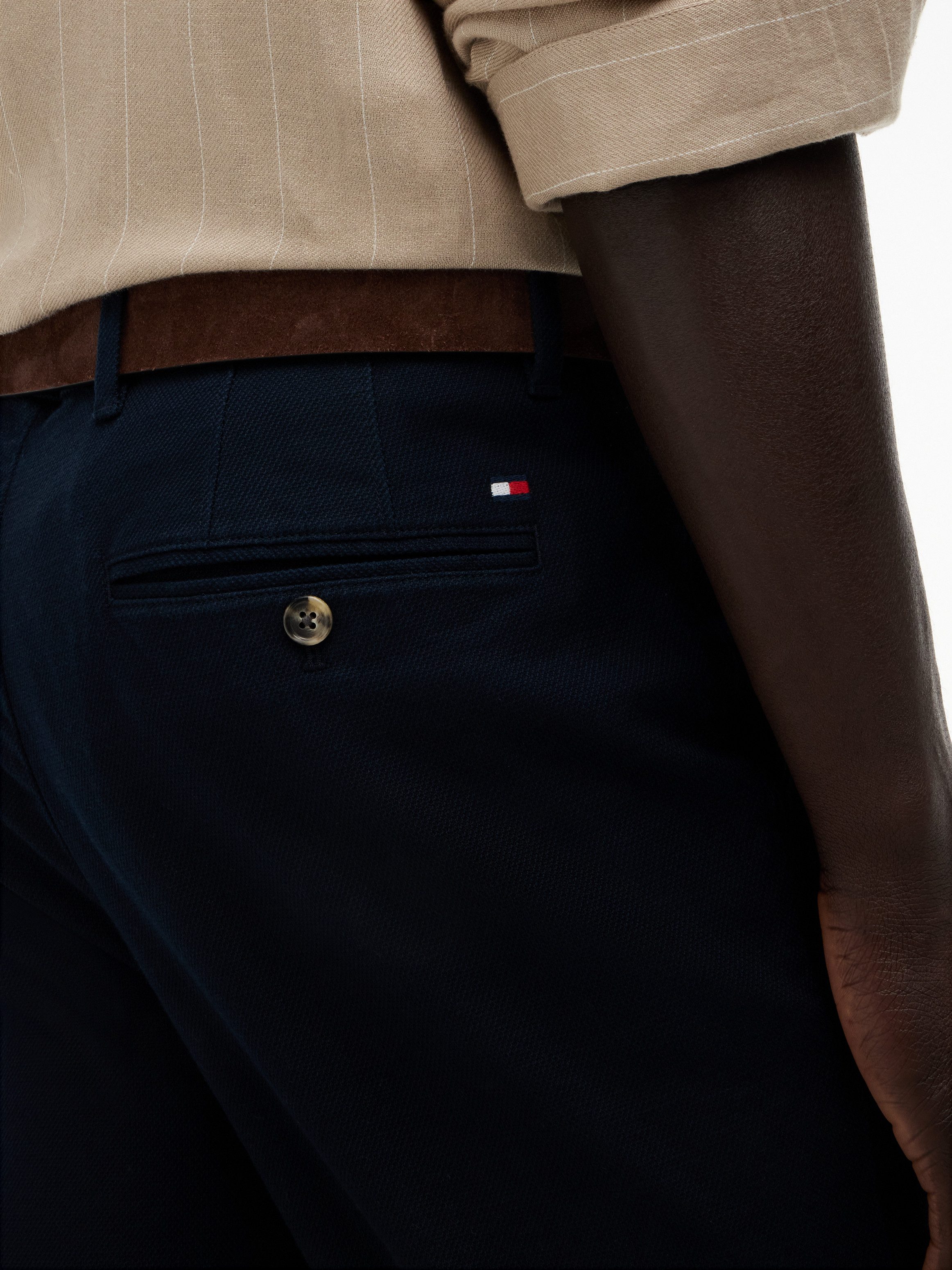 Tommy Hilfiger Chinohose BLEECKER OPEN STRUCTURE aus Stretch-Baumwolle, Slim Fit – Bild 4 von 5