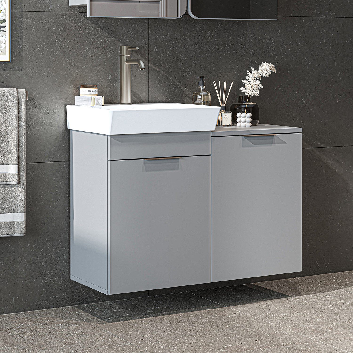 Roomart Waschbeckenunterschrank Waschbeckenunterschrank LYCIA mit Waschbecken Wäschefach hängend Mit Keramikbecken und verstecktem Wäschefach