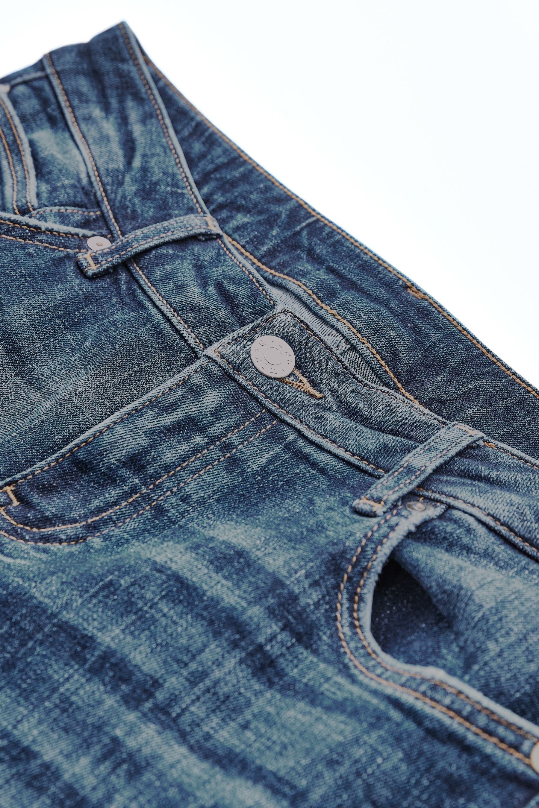 Next Schlagjeans Own. Tiefe Schlagjeans mit Stretch und Saumschlitz (1-tlg)