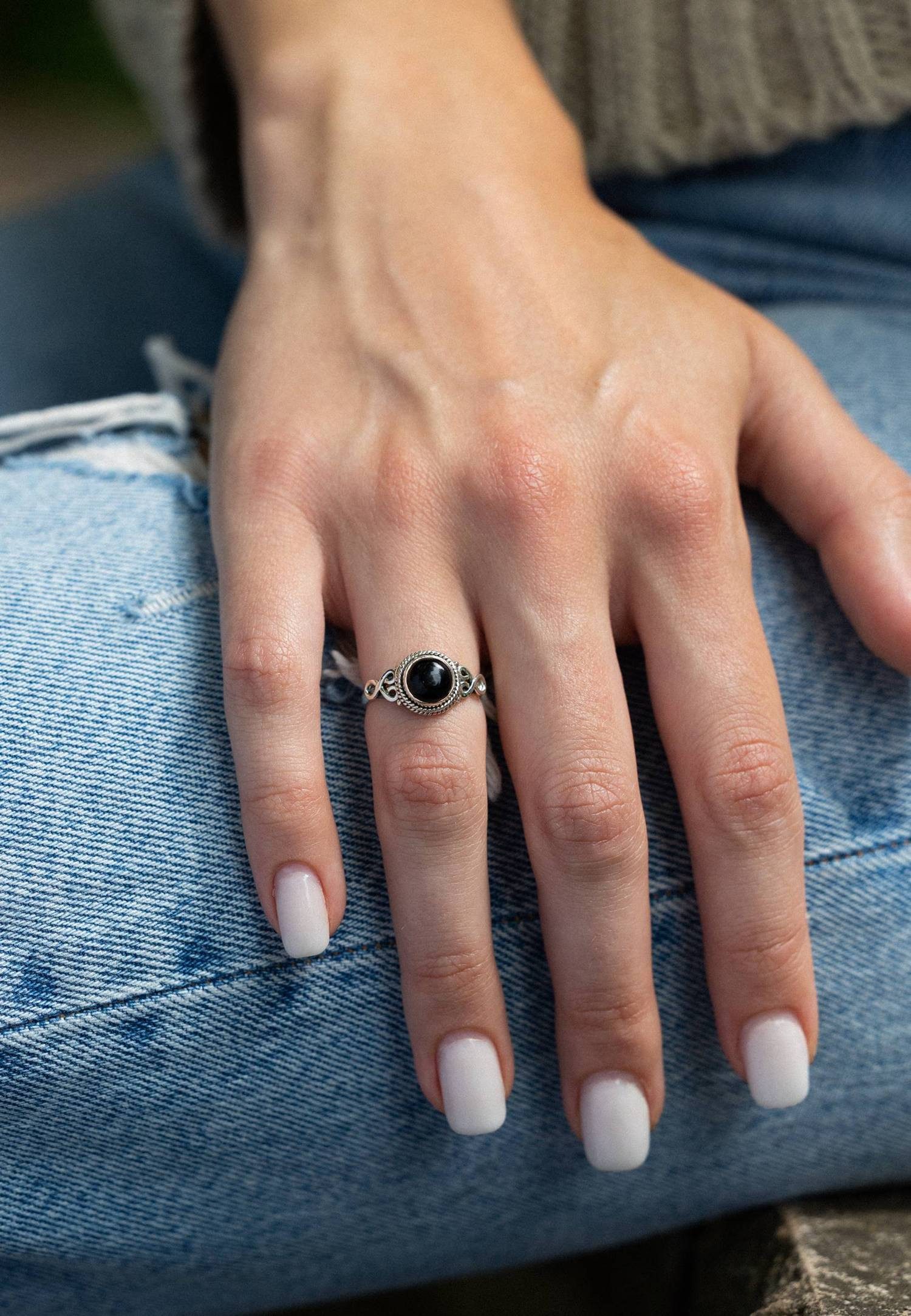 mantraroma Silberring BAGHIMI rund aus 925 Silber mit Onyx (Ring mit Schmuckbeutel), Damenring aus 925er Silber – Bild 4 von 5