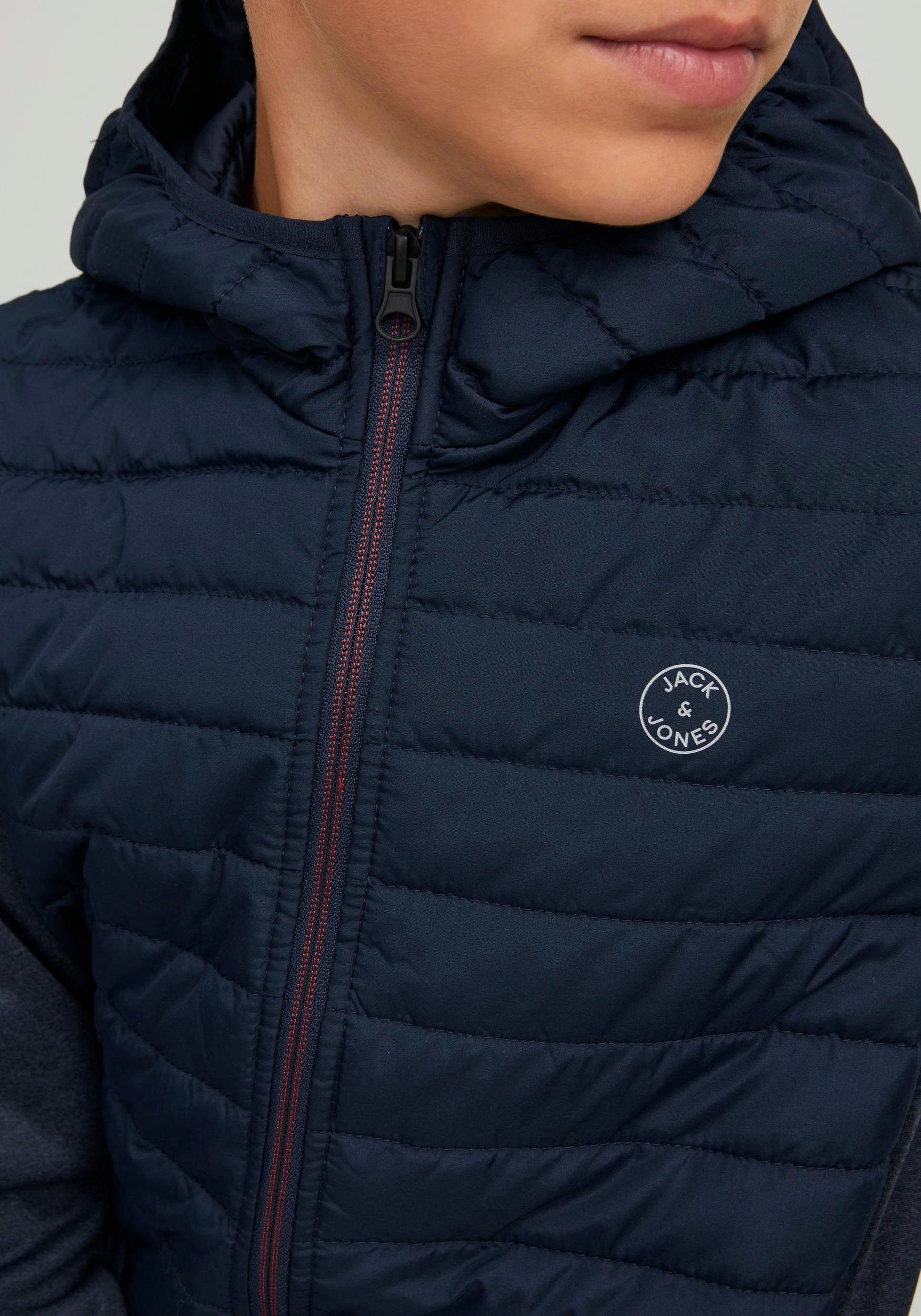 Jack & Jones Junior Steppjacke JJEMULTI wärmt, winddicht, wasserdicht, gesteppt Farbeinsatz, modisch, regular fit, Kapuze