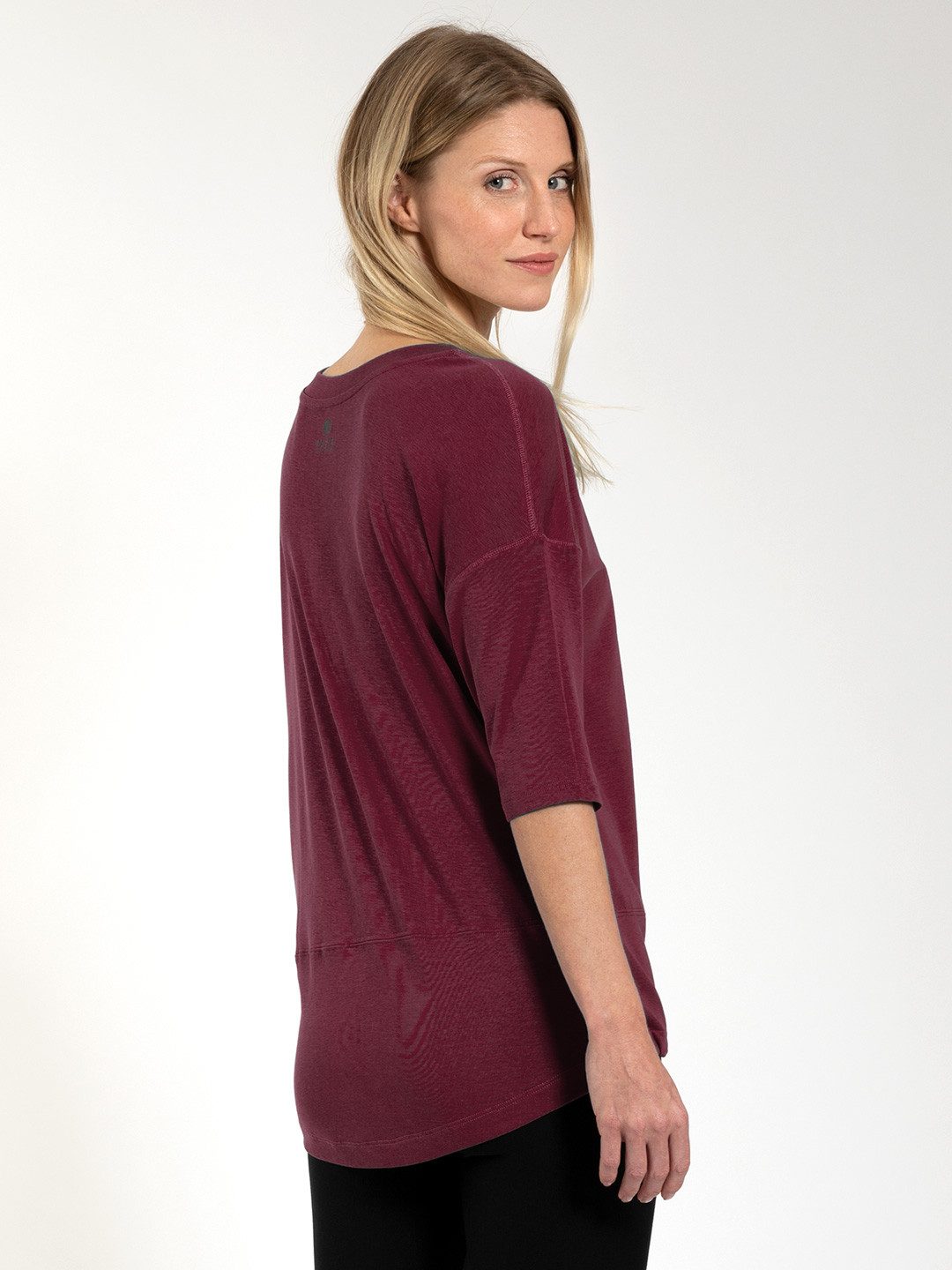 Magadi Yogashirt Sara aus weichem Naturmaterial