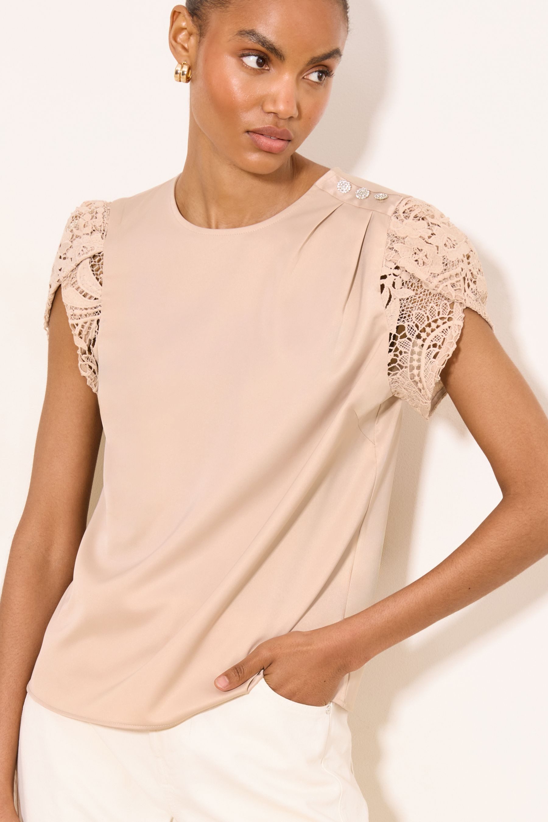 LIPSY T-Shirt Lipsy Top mit Tulpenärmeln, Regular (1-tlg) – Bild 5 von 5