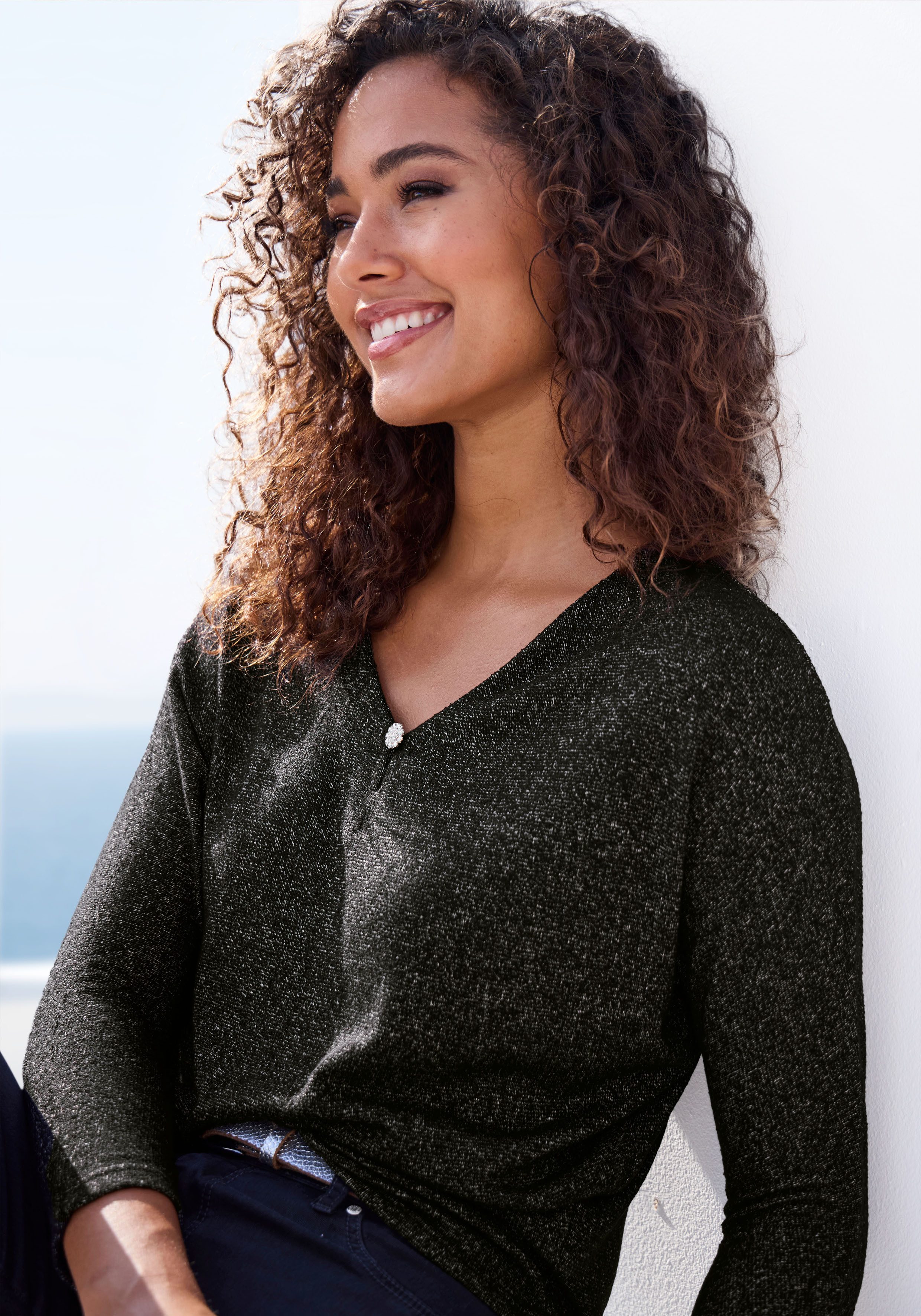 Lascana 3/4-Arm-Shirt mit Strassknopf in Blütenform aus luftigem Feinstrick in Melange Optik