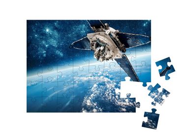 puzzleYOU Puzzle Weltraumsatellit in der Umlaufbahn der Erde, NASA, 48 Puzzleteile, puzzleYOU-Kollektionen Fantasy