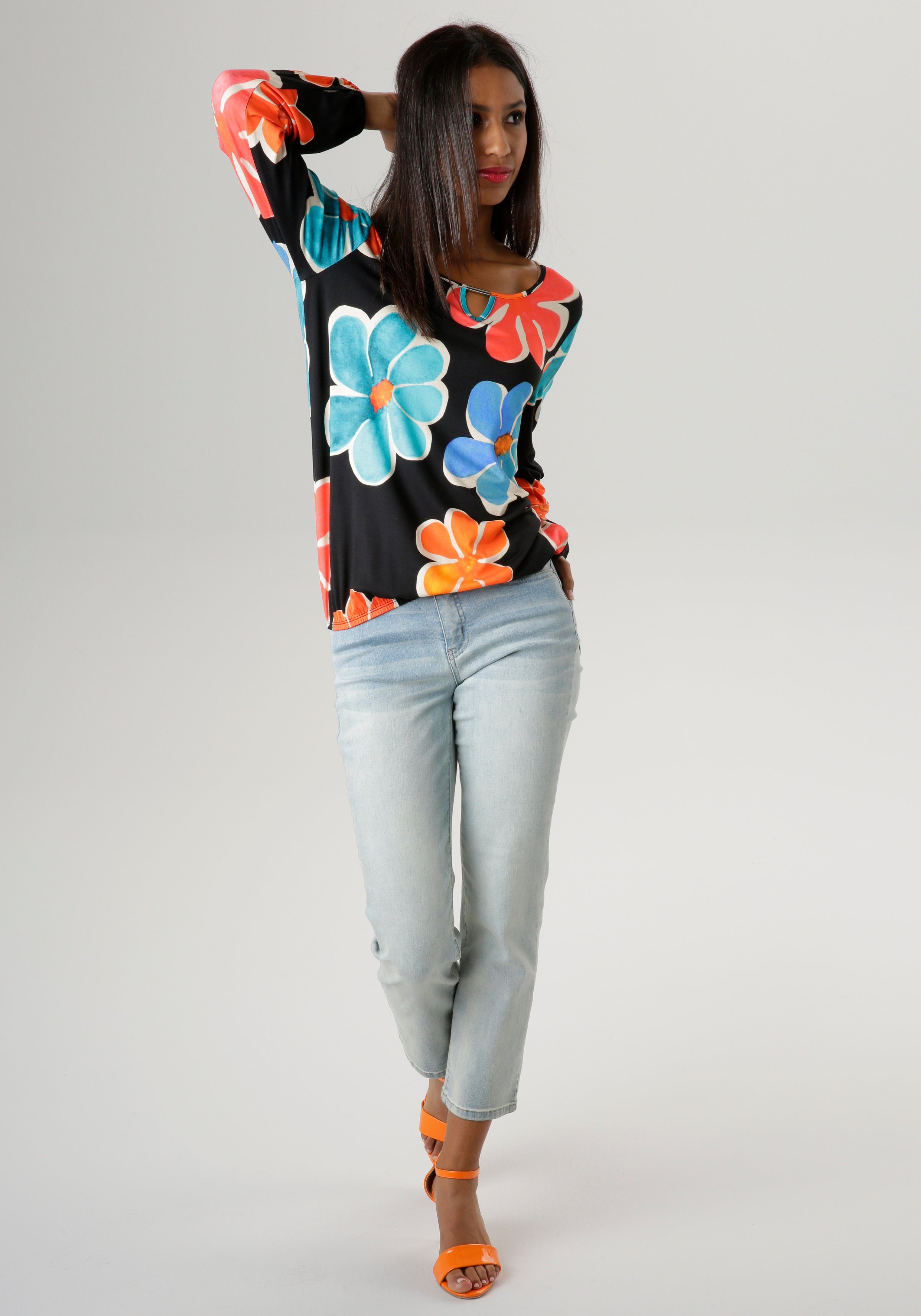 Aniston SELECTED Langarmshirt mit Cut-out und farbenfrohem Blütendruck