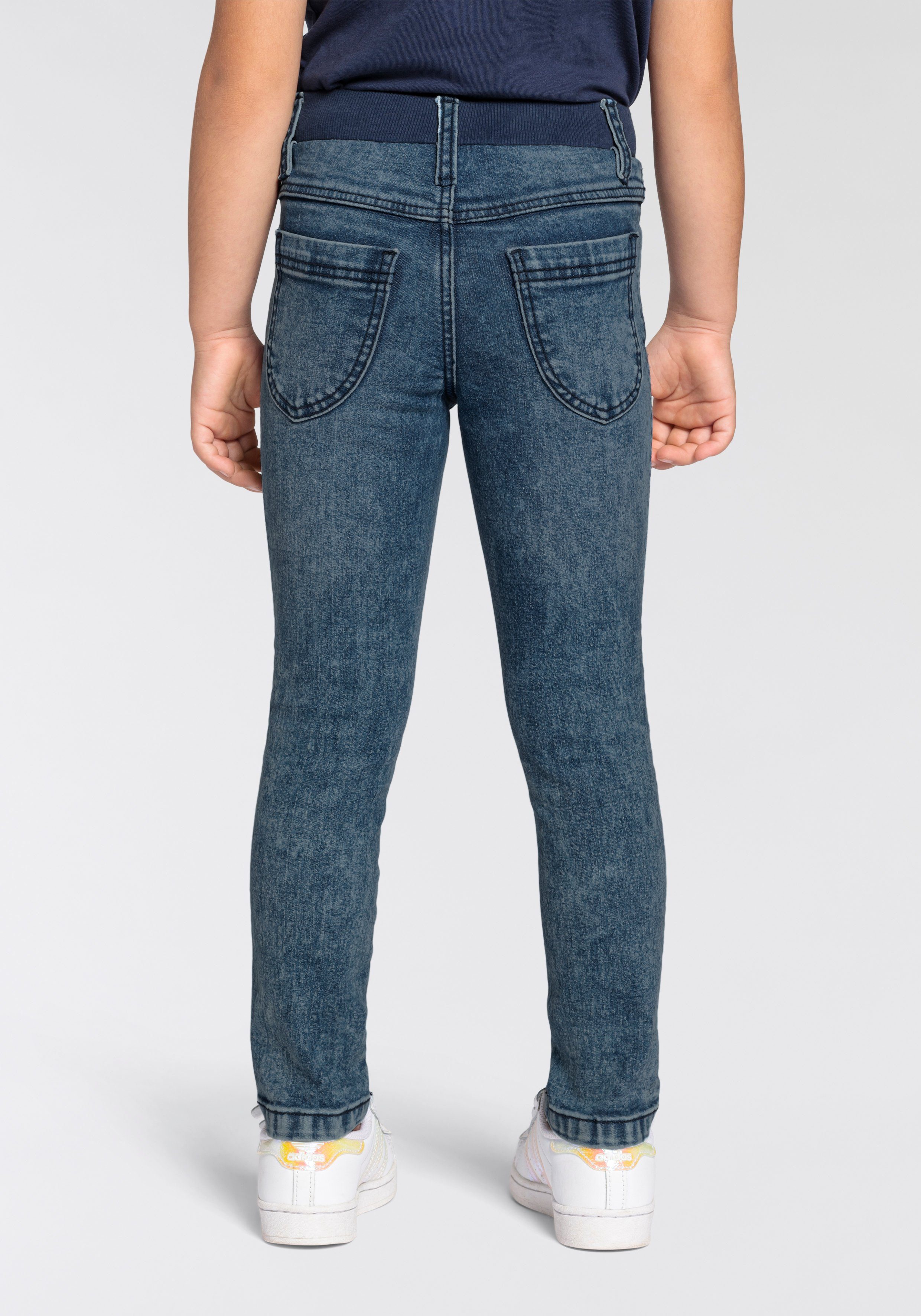 KIDSWORLD Stretch-Jeans, Basic Jeans mit toller Stickerei schmale Beinform, mit verstellbarem Gummizug am Bund, lang
