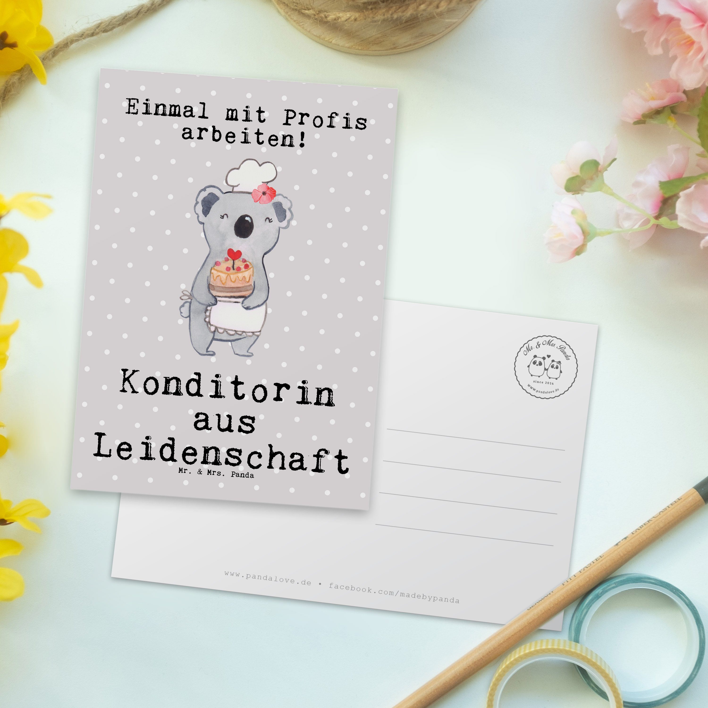 Mr. & Mrs. Panda Postkarte Konditorin aus Leidenschaft - Grau Pastell - Geschenk, Bäckerin, Firm