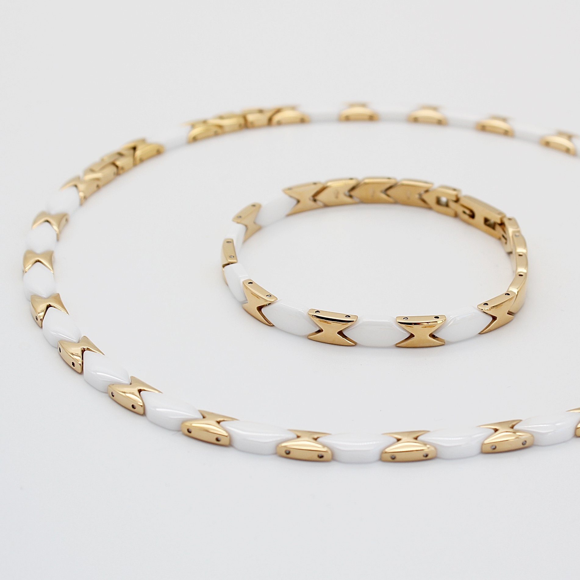 ELLAWIL Collier-Set Collier und Armband aus Keramik und Edelstahl weiß/gold (Kettenlänge 49 cm, Armbandlänge 20cm), inklusive Geschenkschachtel – Bild 3 von 5