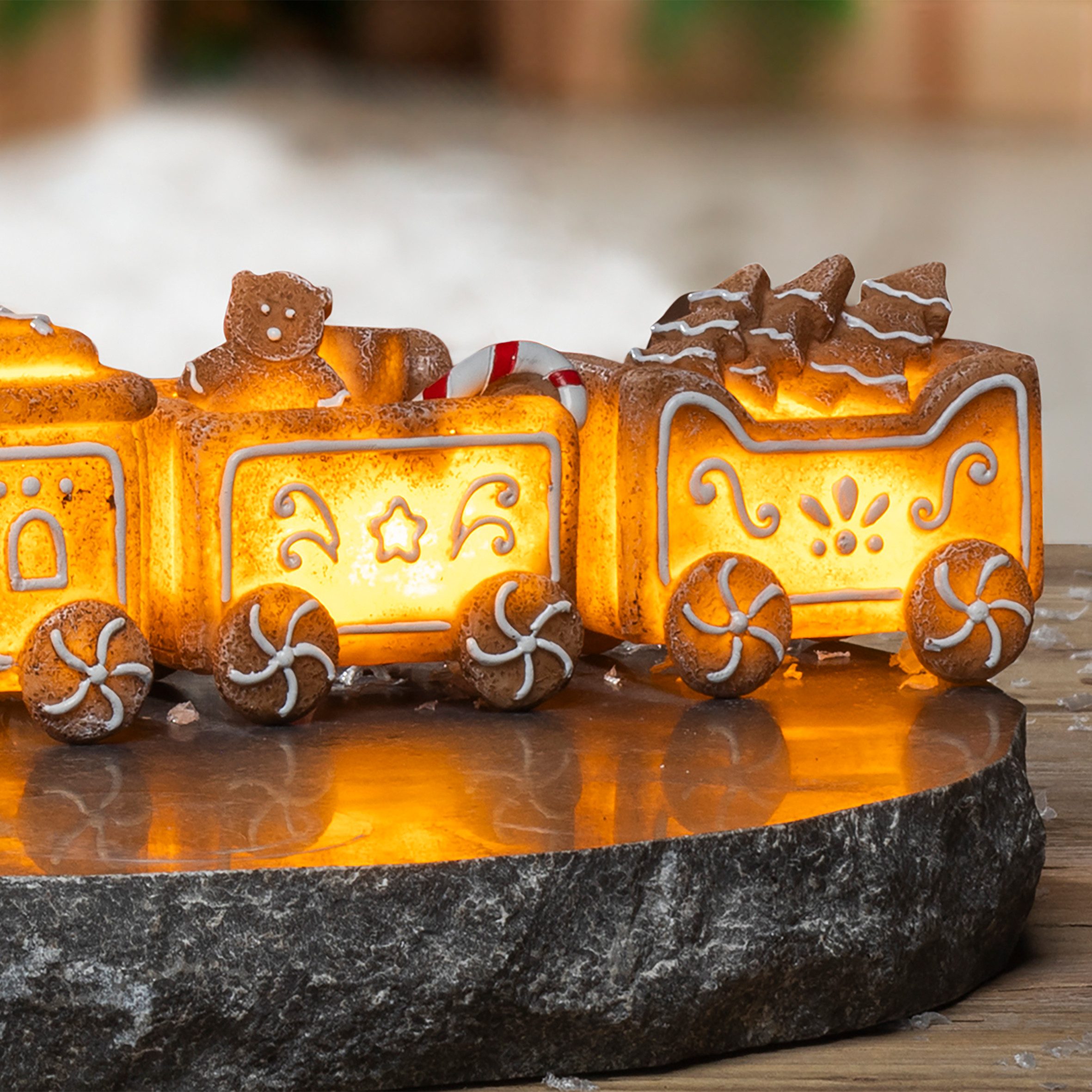 Spetebo LED Dekofigur Motiv Lebkuchenzug mit 3 Wagons, 4-teilig, LED wechselbar, warm weiß, 4-teiliger Weihnachtszug mit LED Beleuchtung – Bild 5 von 5