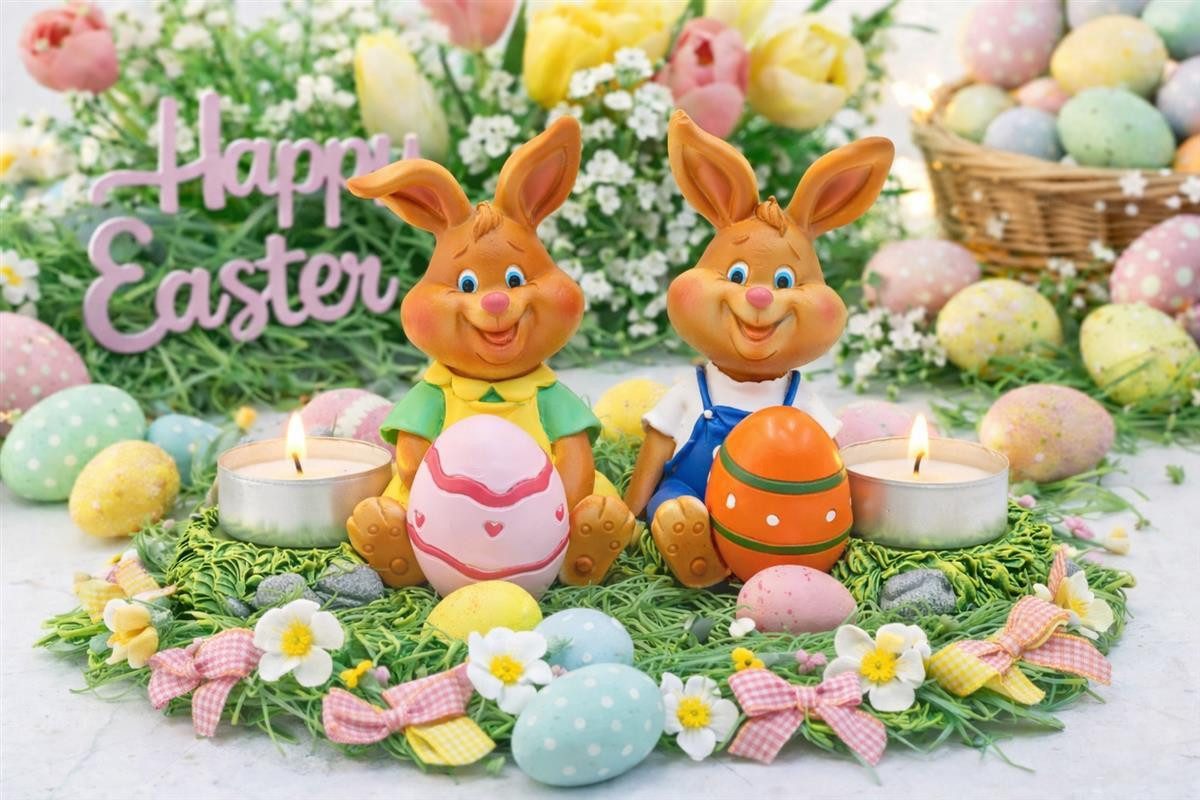 Dekohelden24 Osterfigur Osterhasen in verschiedenen Varianten (1 St), Fröhliche Hasen mit Ei, niedliches Design, ideal für Osterdekoration