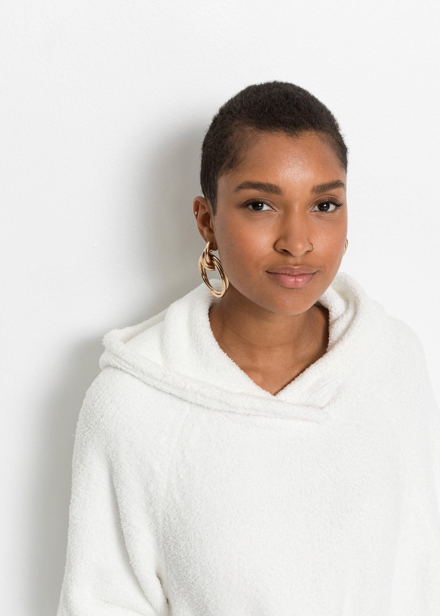 bonprix Strickpullover mit Kapuze, mit Teddy-Fleece, Oversized Passform, Kängurutasche