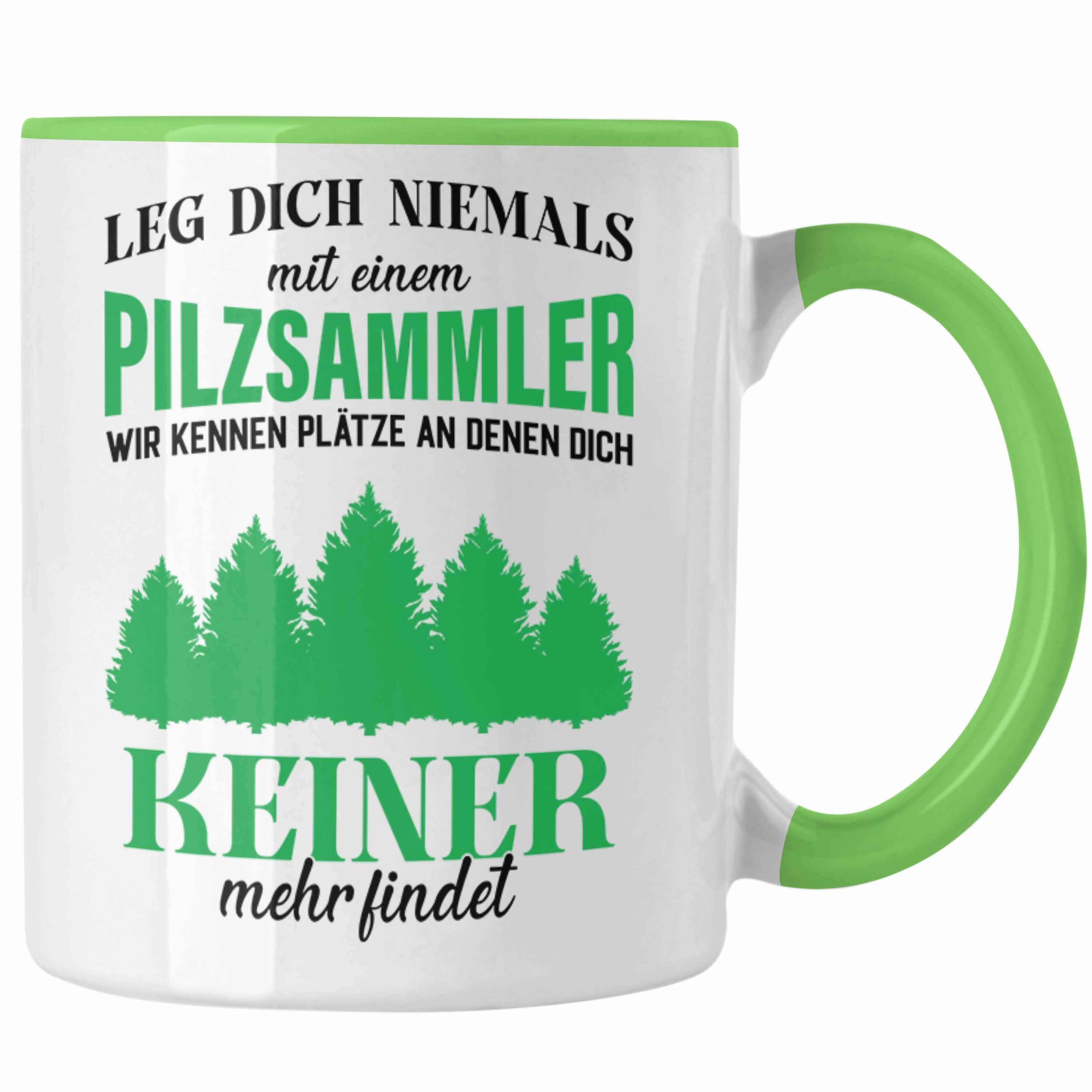 Trendation Tasse Trendation - Pilzsammler Geschenk Tasse Pilze Sammeln Kaffeetasse Geschenkidee Pilzsucher Pilzliebhaber Lustig Grün