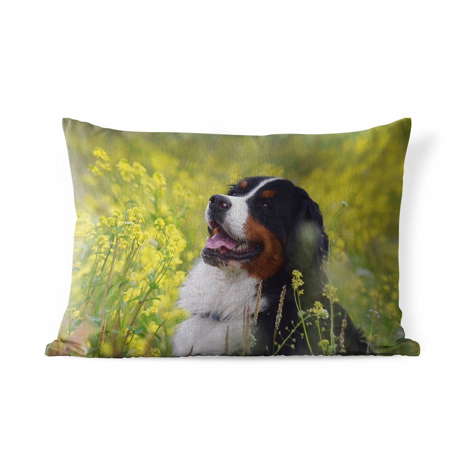 MuchoWow Dekokissen Ein Berner Sennenhund zwischen gelben Blumen, Outdoor-Dekorationskissen, Polyester, Dekokissenbezug, Kissenhülle