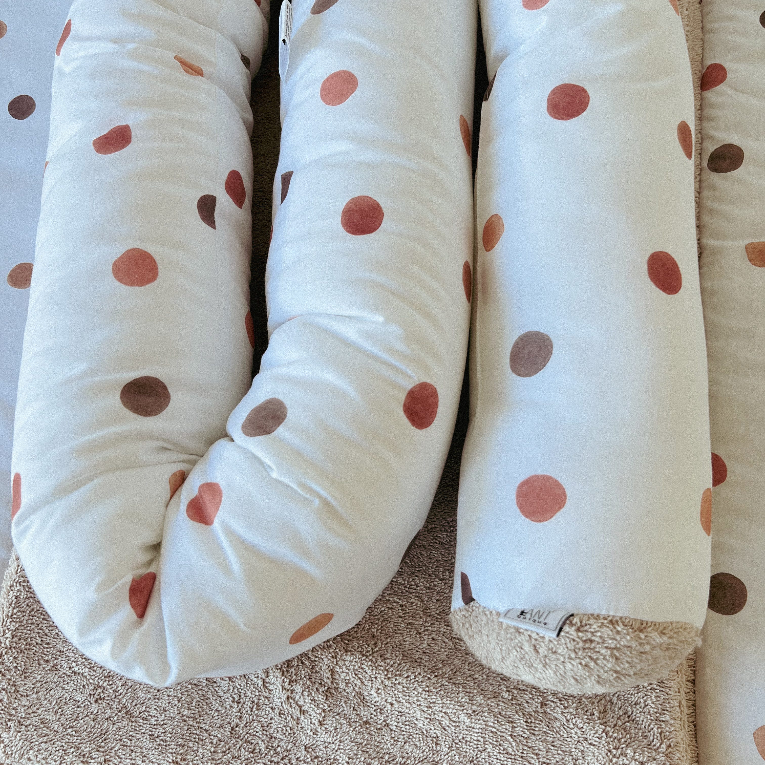 LittleANTunique Nestchenschlange Wickeltischumrandung Fröhliche Punkte günstig online kaufen