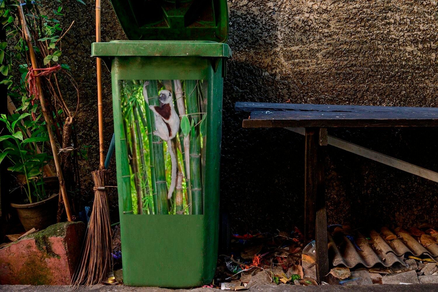 hängend St), Wandsticker Bambus Mülleimer-aufkleber, MuchoWow Abfalbehälter im (1 Sticker, Mülltonne, Lemuren-Affe Container,