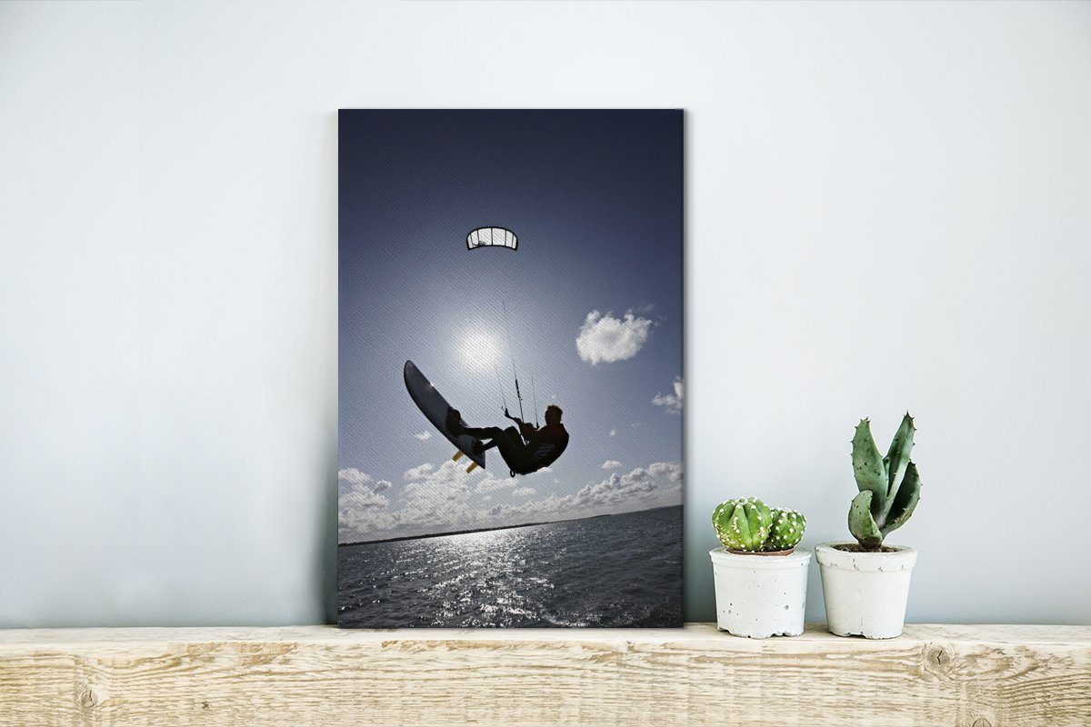 OneMillionCanvasses® Leinwandbild Kite-surfender Mann auf Wasser, Gemälde, bespannt 20x30 Zackenaufhänger, St), fertig (1 cm Leinwandbild inkl. ruhigem