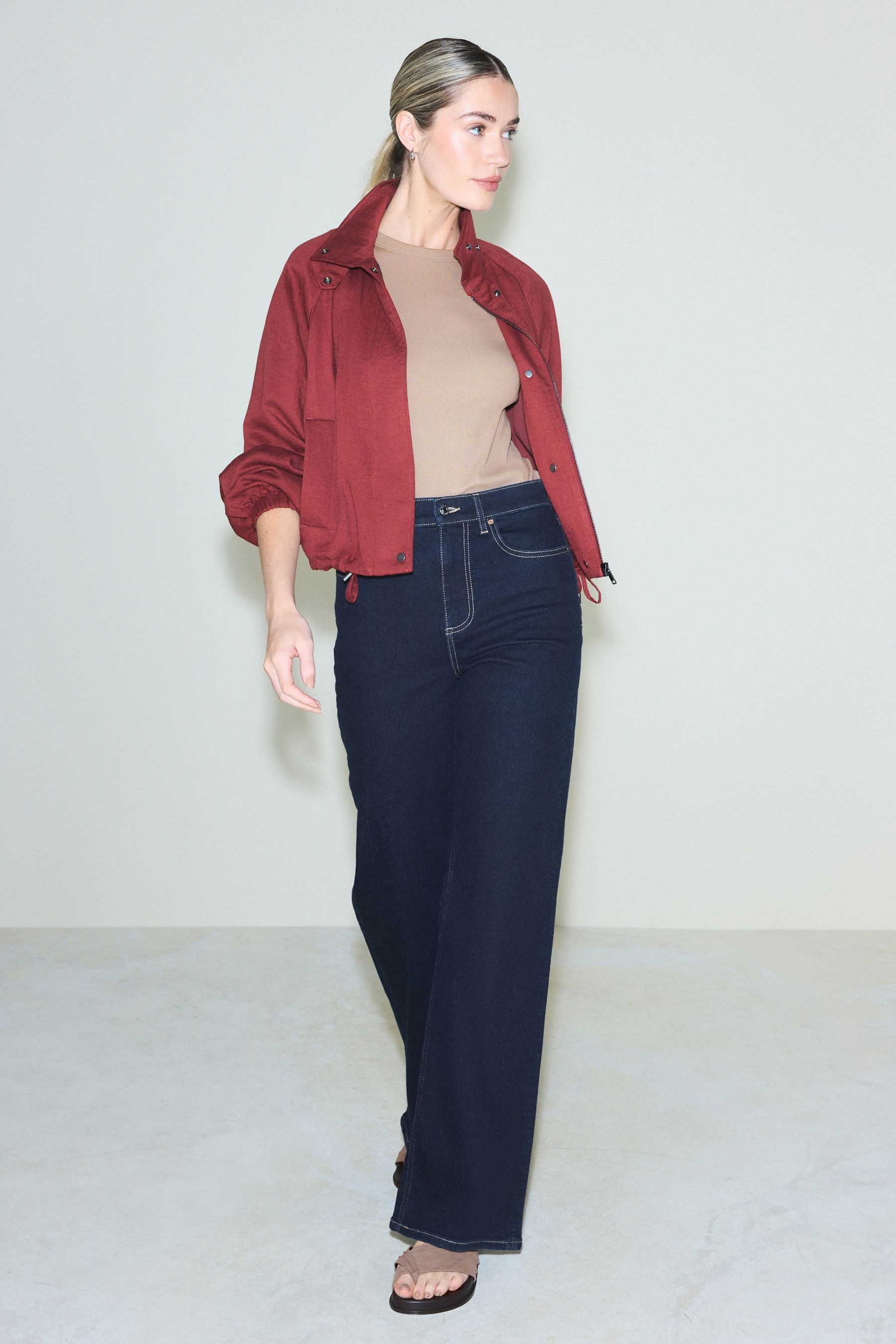 Next Stretch-Jeans Hochbund-Jeans mit weitem Bein, Kurzgröße (1-tlg) – Bild 5 von 5
