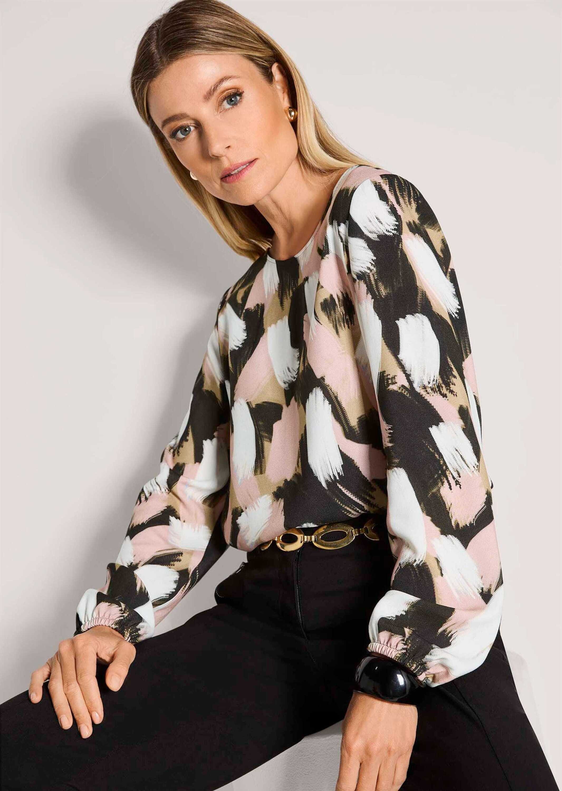 MADELEINE Schlupfbluse Viskosebluse mit Unikat-Print Fließende Freizeitbluse mit Rundhals, Gummibündchen und Langarm