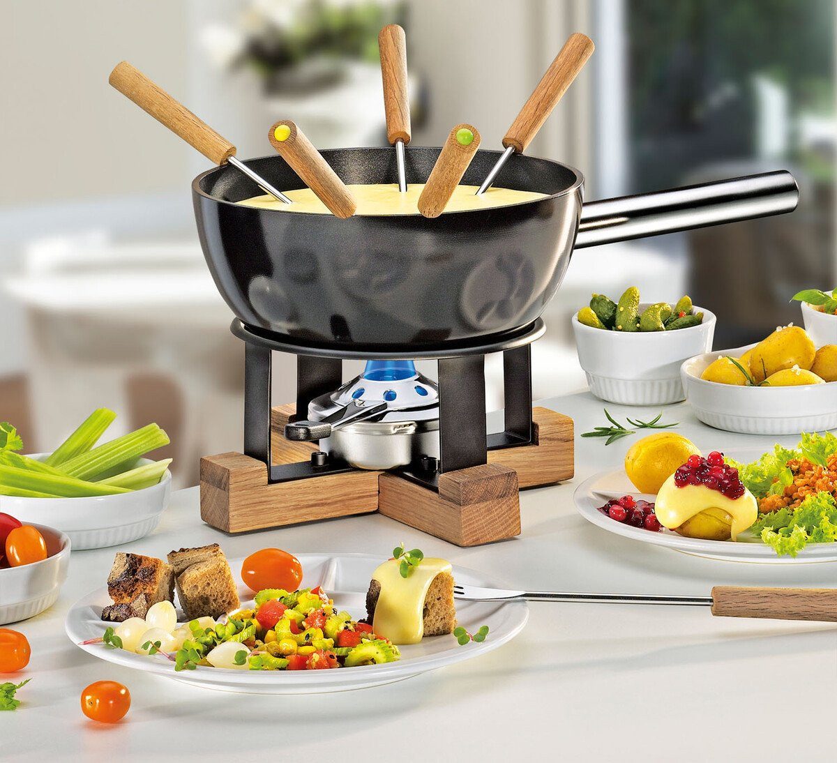 Spring Fondue Käsefonduegarnitur 23 cm Lausanne schwarz, 6 Fonduegabeln, 2 l, Sockelkreuz aus Eichenholz
