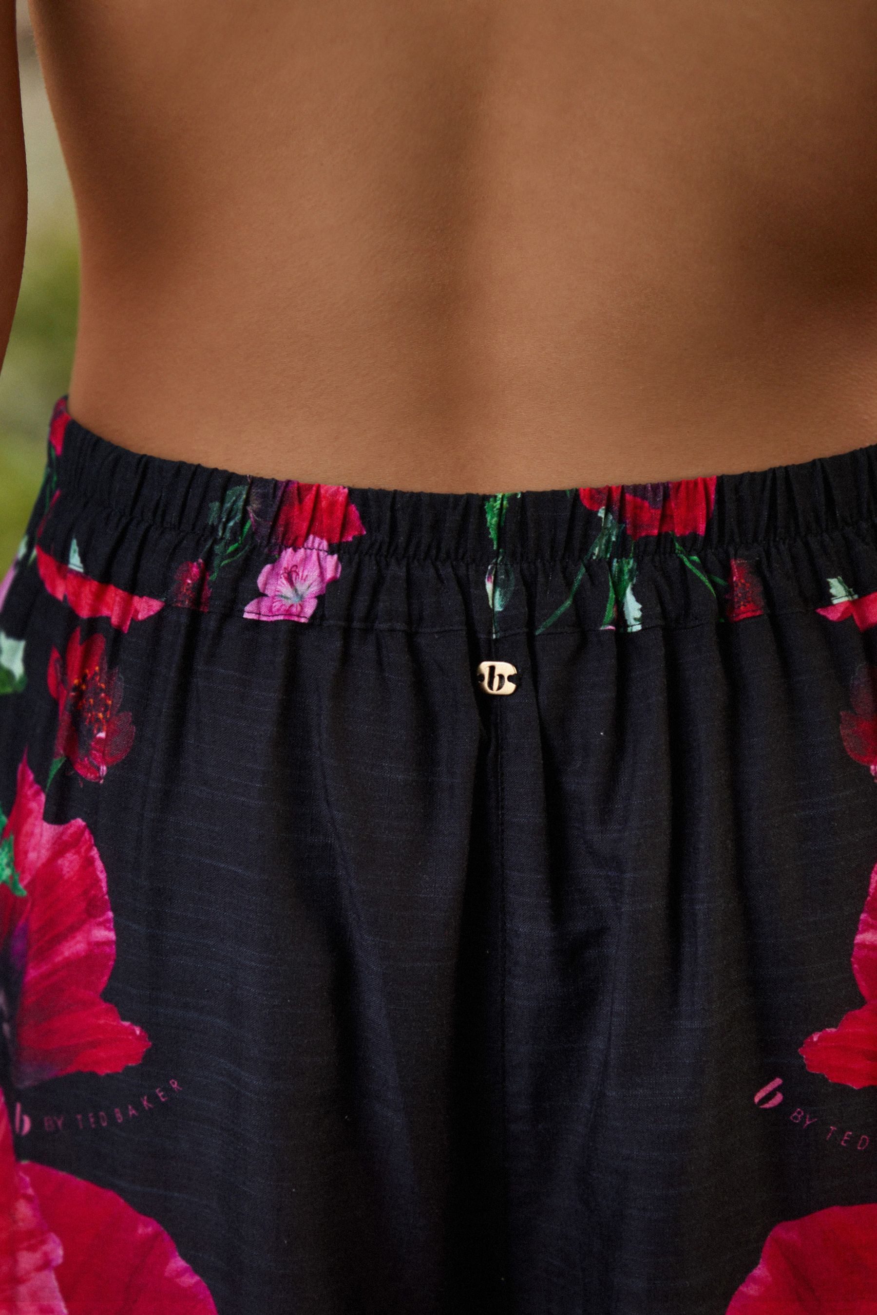 B by Ted Baker Strandshorts B by Ted Baker Strandshorts aus Baumwoll-Viskose (1-tlg)