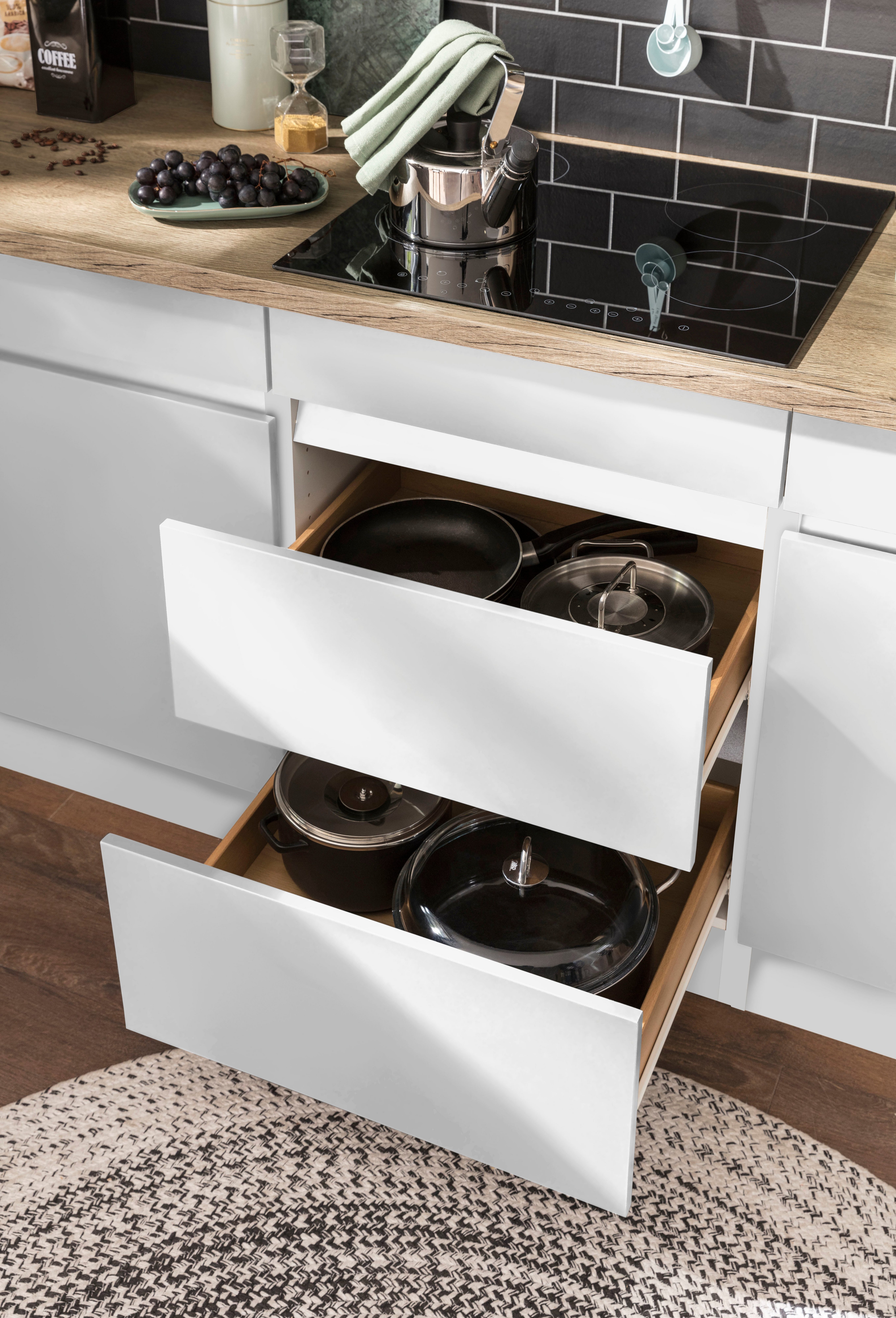 Meuble de cuisine OPTIFIT Roth, dimensions 300 x 175 cm, avec électroménager en option, et meuble garde-manger.
