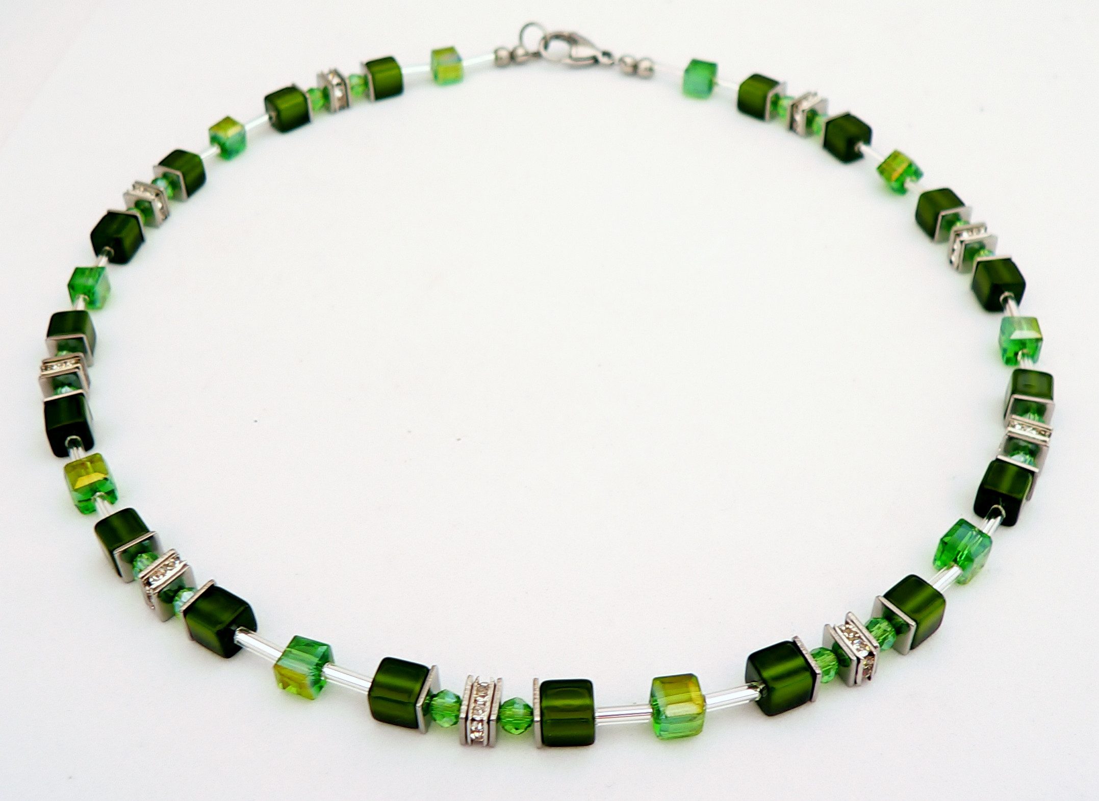 traumschmuck Collier 542h Collier Würfel Polaris Kristallglas dunkelgrün Strass (Muttertag), handgefertigt, Made in Germany