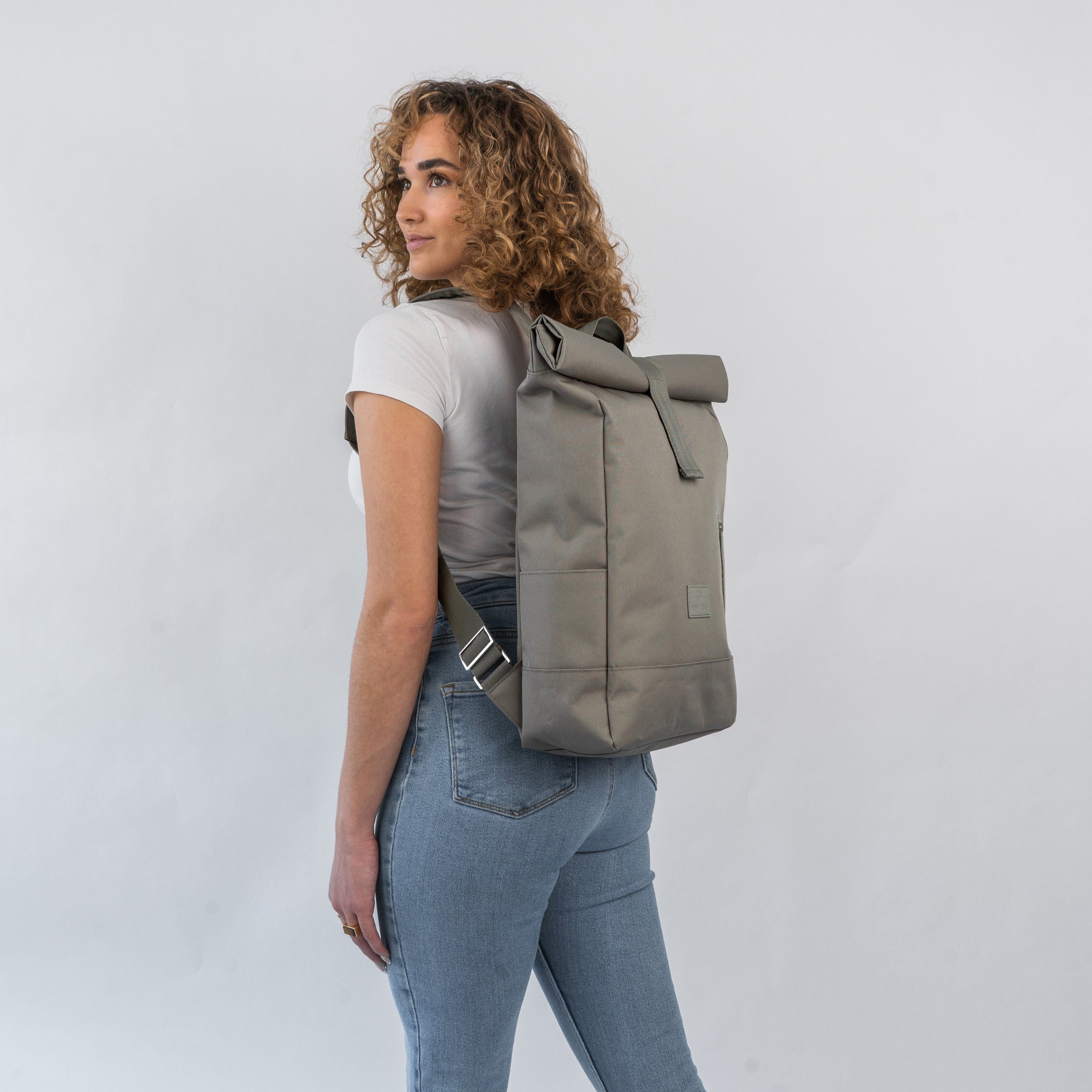 Johnny Urban Wüstengrau Robin Wasserabweisend Fach, Rolltop Medium, Laptop Cityrucksack Herren, Damen