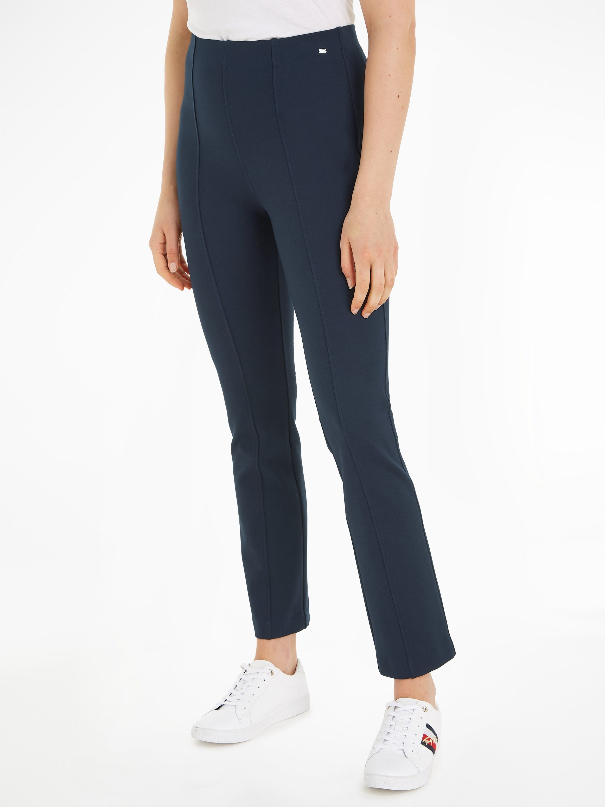 Tommy Hilfiger Strickhose SLIM ELEVATED KNITTED PANT mit Metall-Markenlabel Desert_Sky