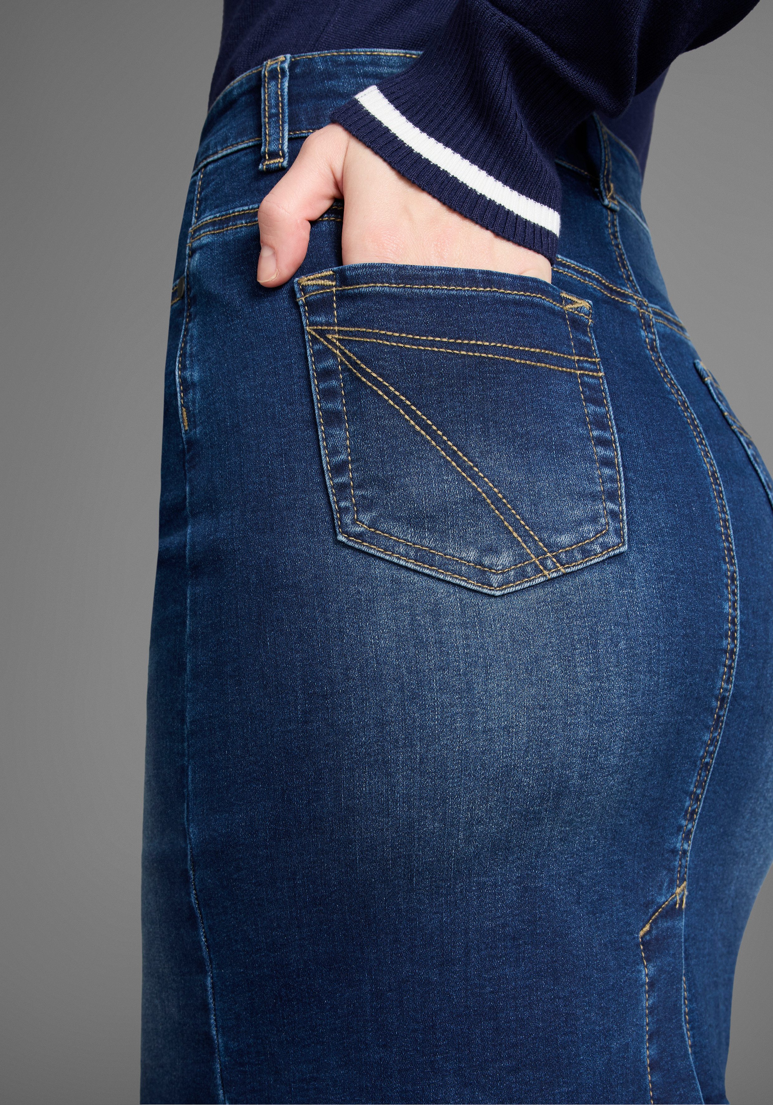 Arizona Jeansrock Ultra-Stretch extra eng geschnitten. Reduzierter Preis € 32,99. Unverbindliche Preisempfehlung € 39,99