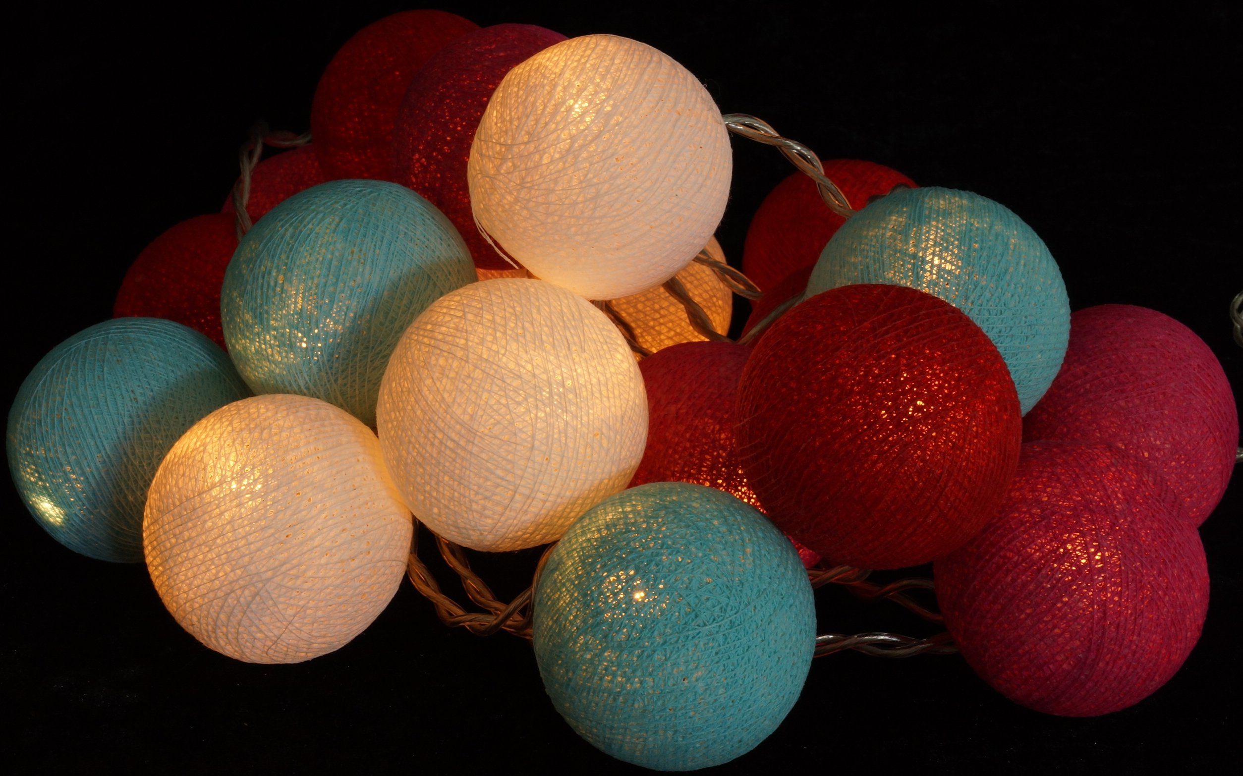 Guru-Shop LED-Lichterkette Stoff Ball Lichterkette, LED Kugel Lampion.. türkis/weiß/rot