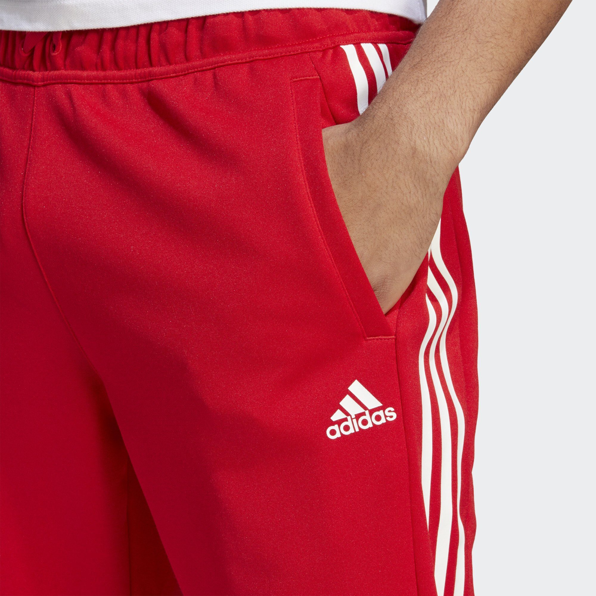 LIFESTYLE Better Leichtathletik-Hose Sportswear TRAININGSHOSE TIRO SUIT-UP Scarlet adidas